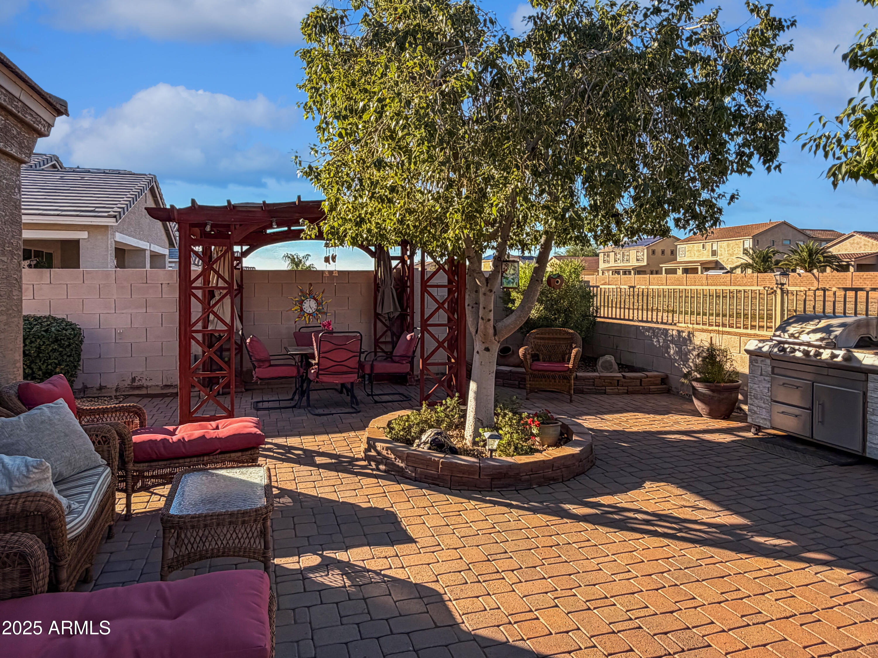 1386 E AVENIDA ISABELA