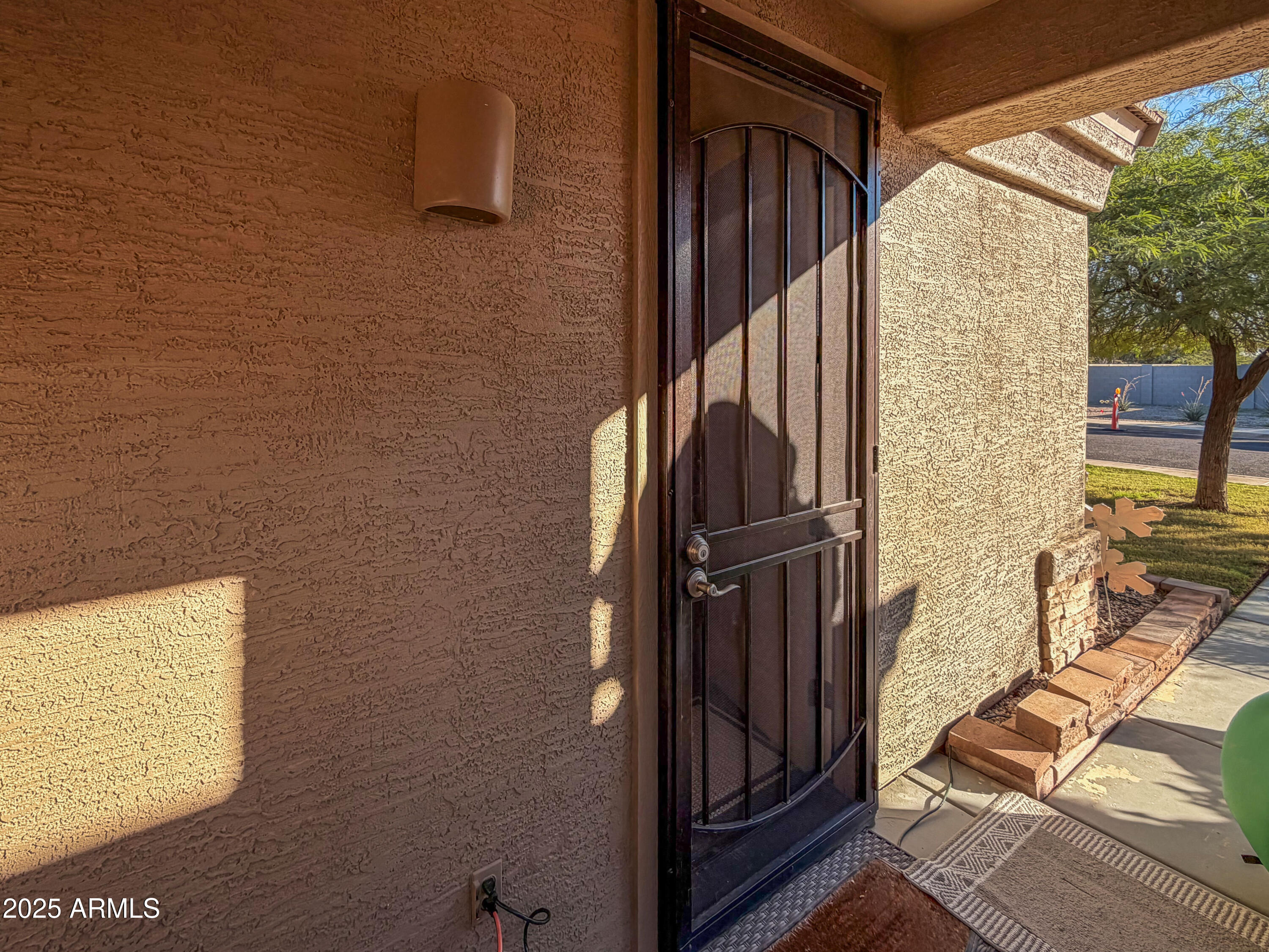 1386 E AVENIDA ISABELA