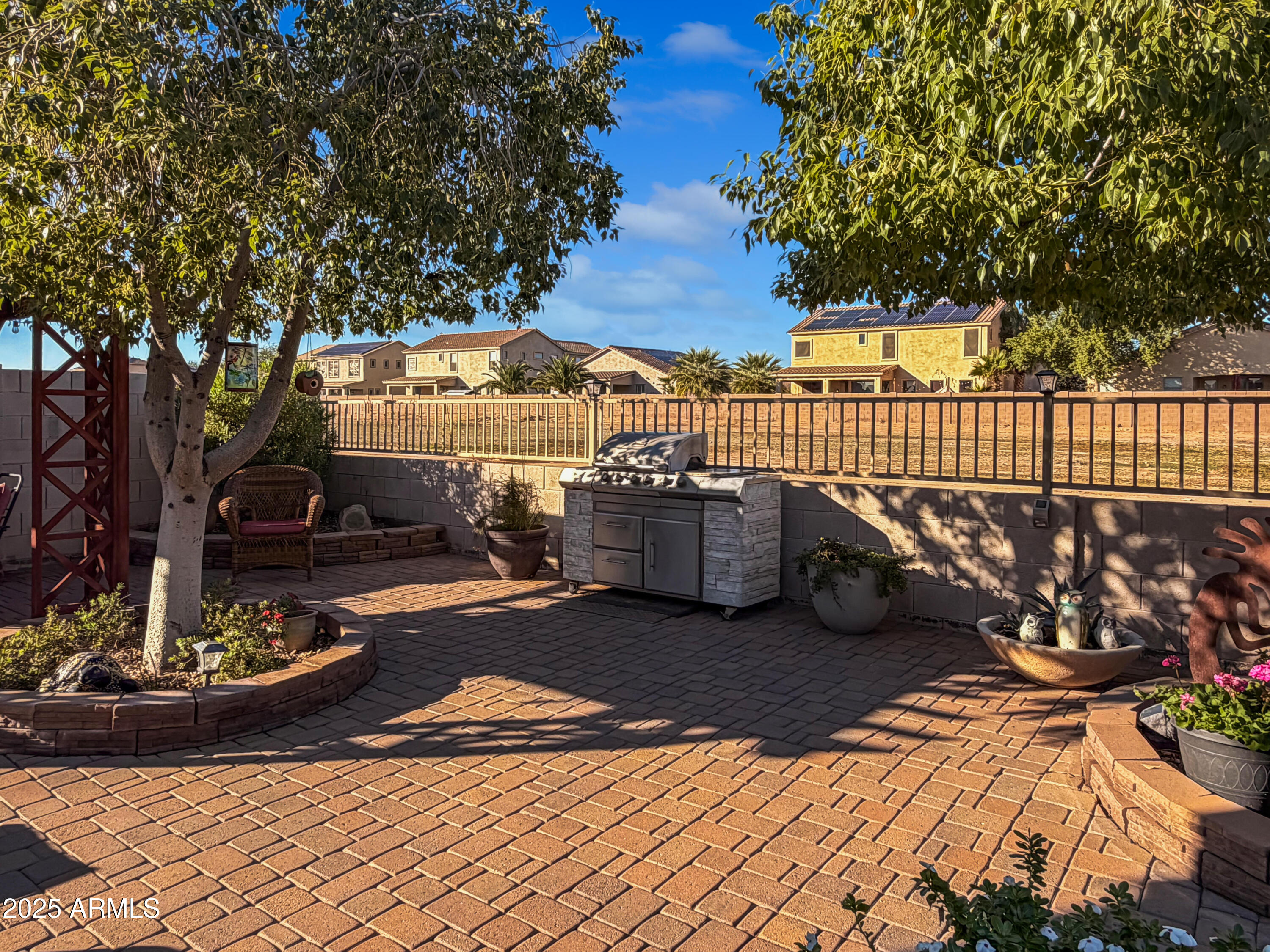 1386 E AVENIDA ISABELA