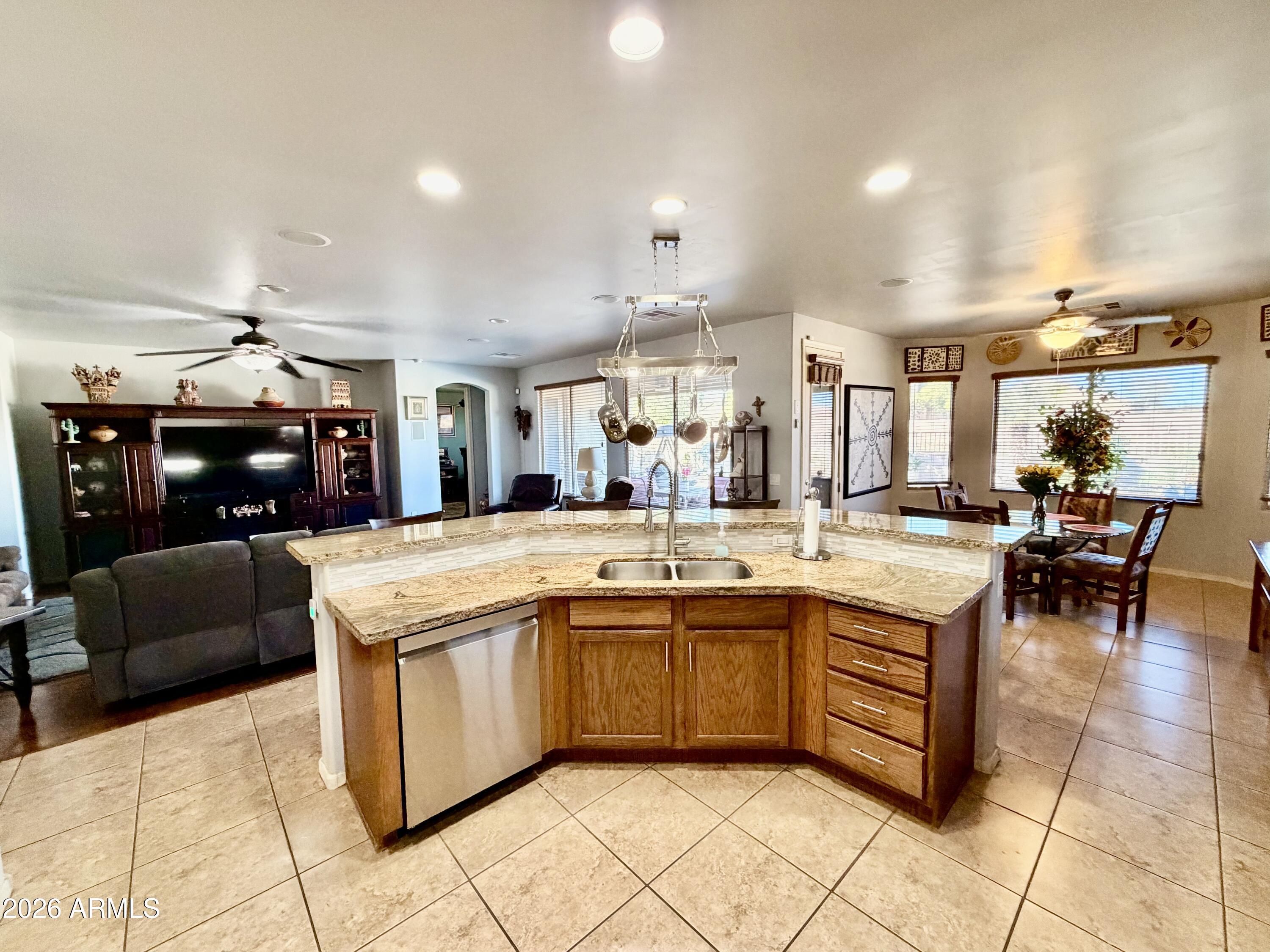 1386 E AVENIDA ISABELA