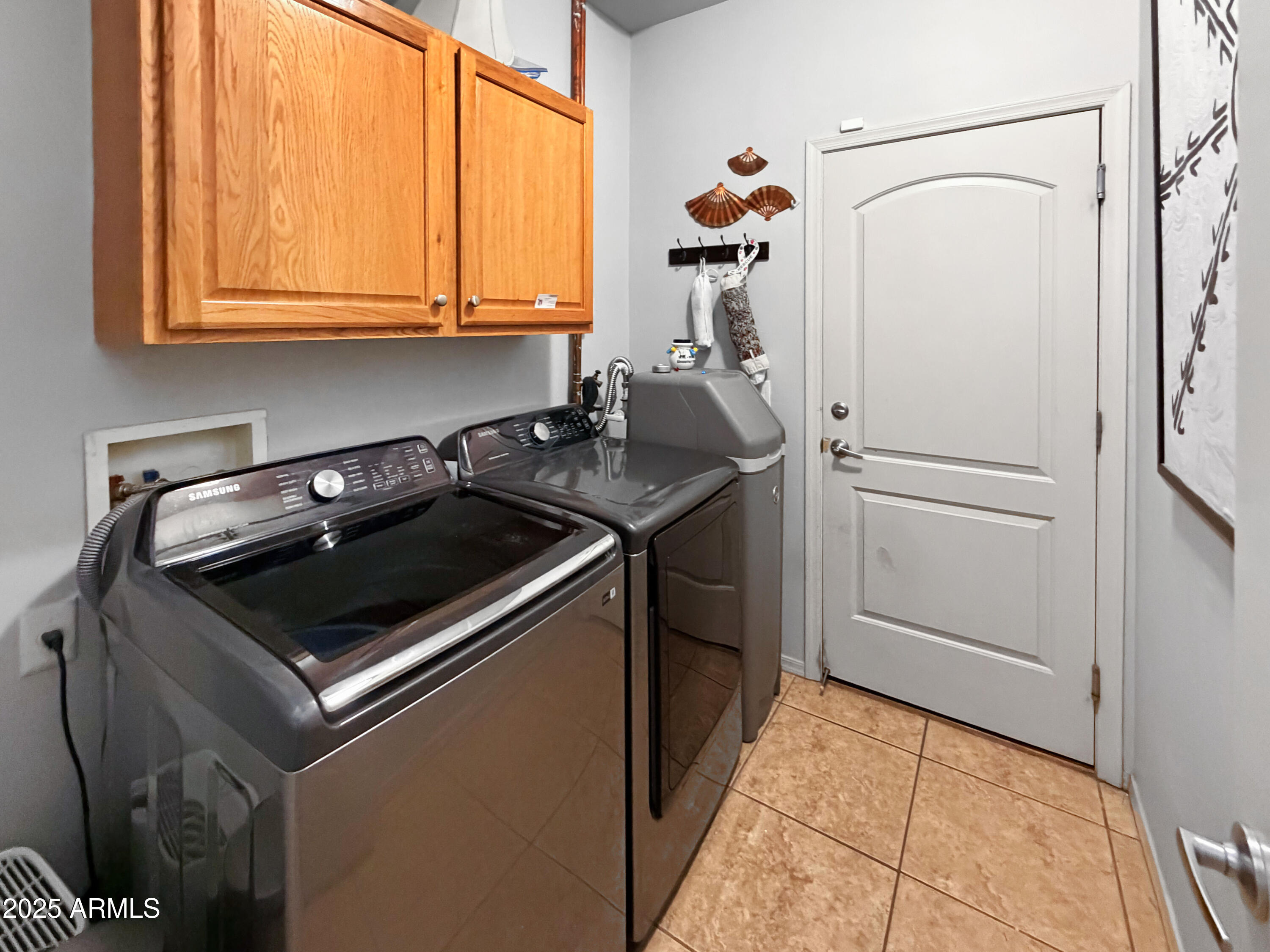 1386 E AVENIDA ISABELA