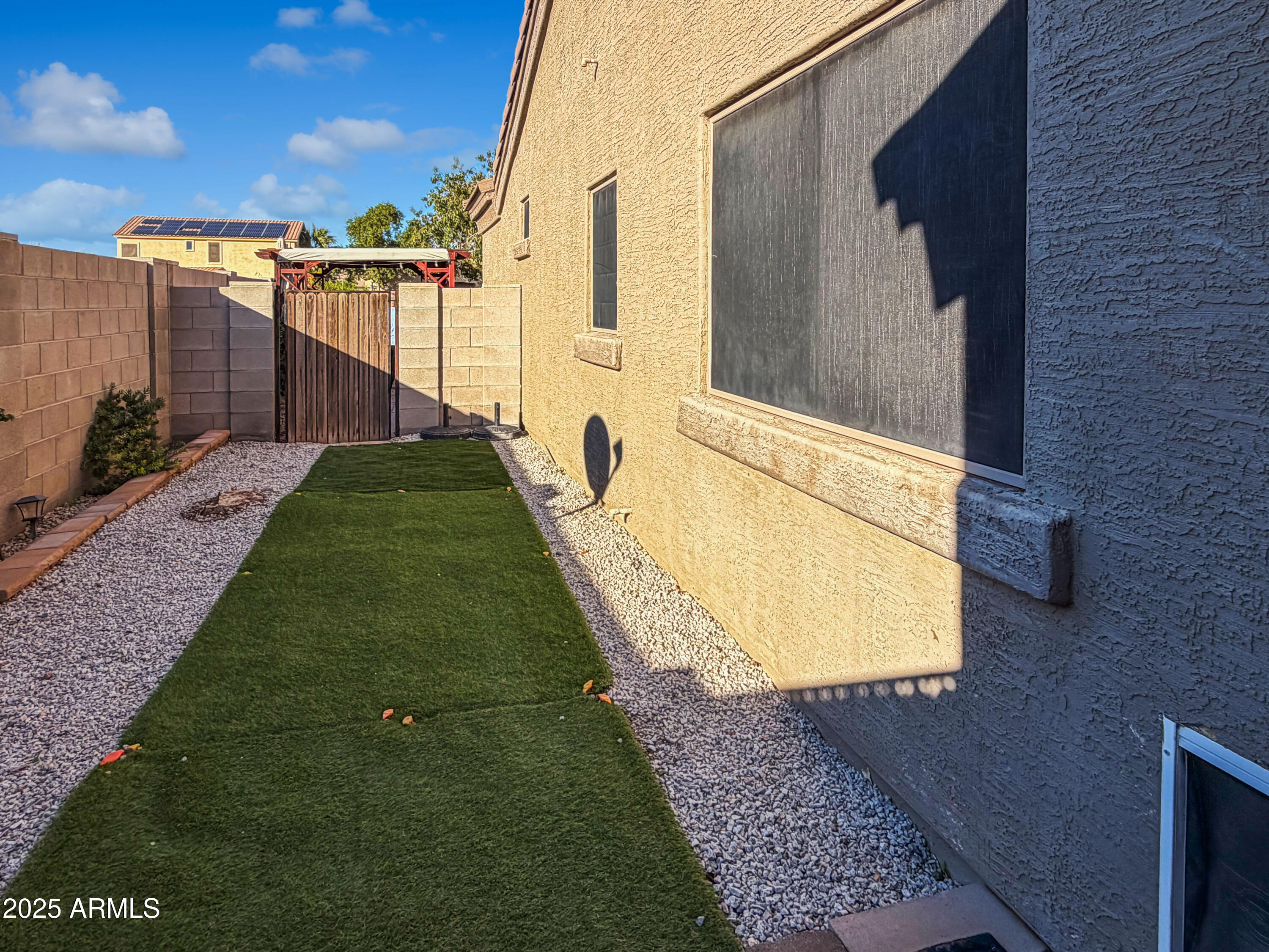 1386 E AVENIDA ISABELA