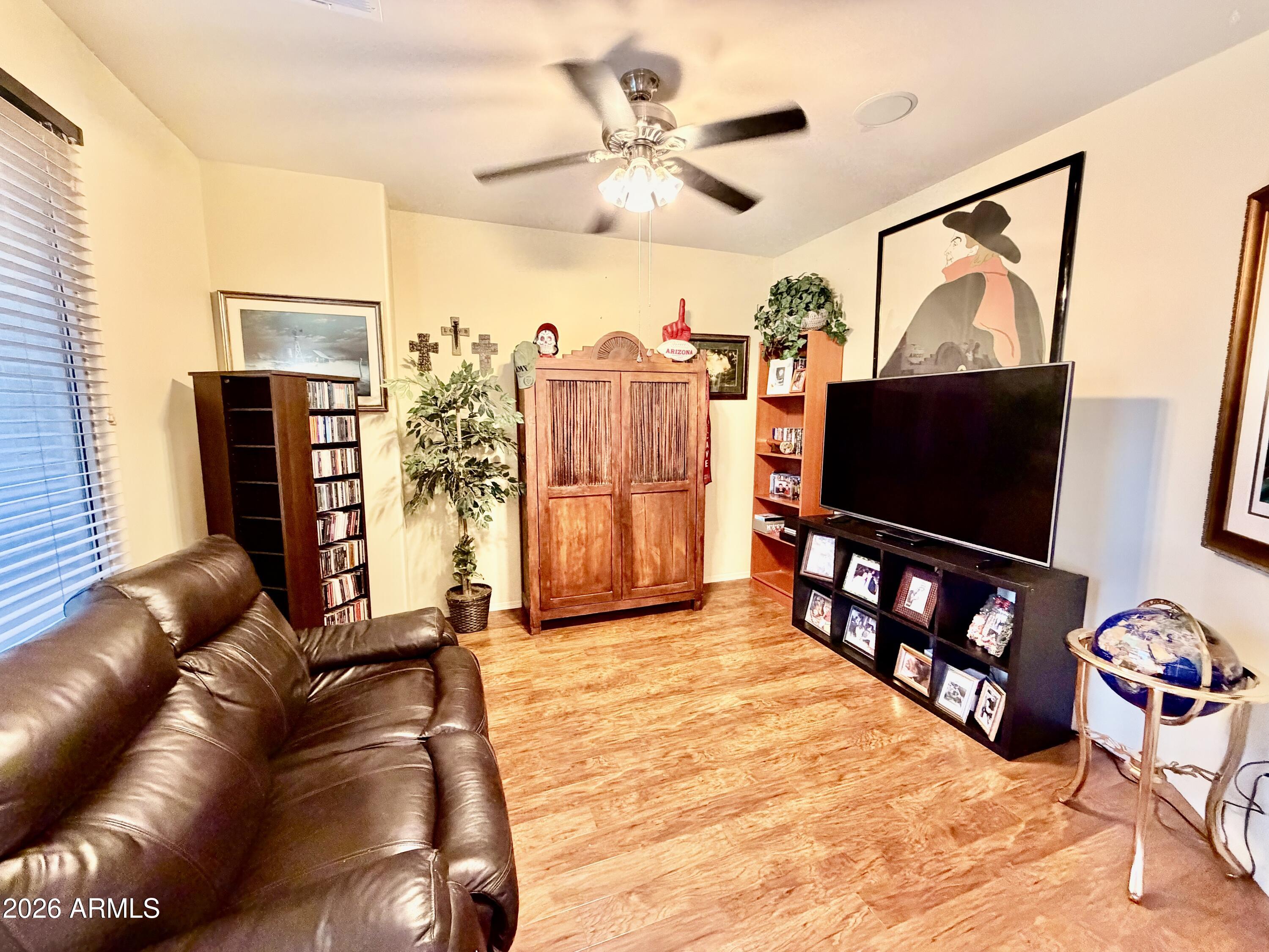 1386 E AVENIDA ISABELA