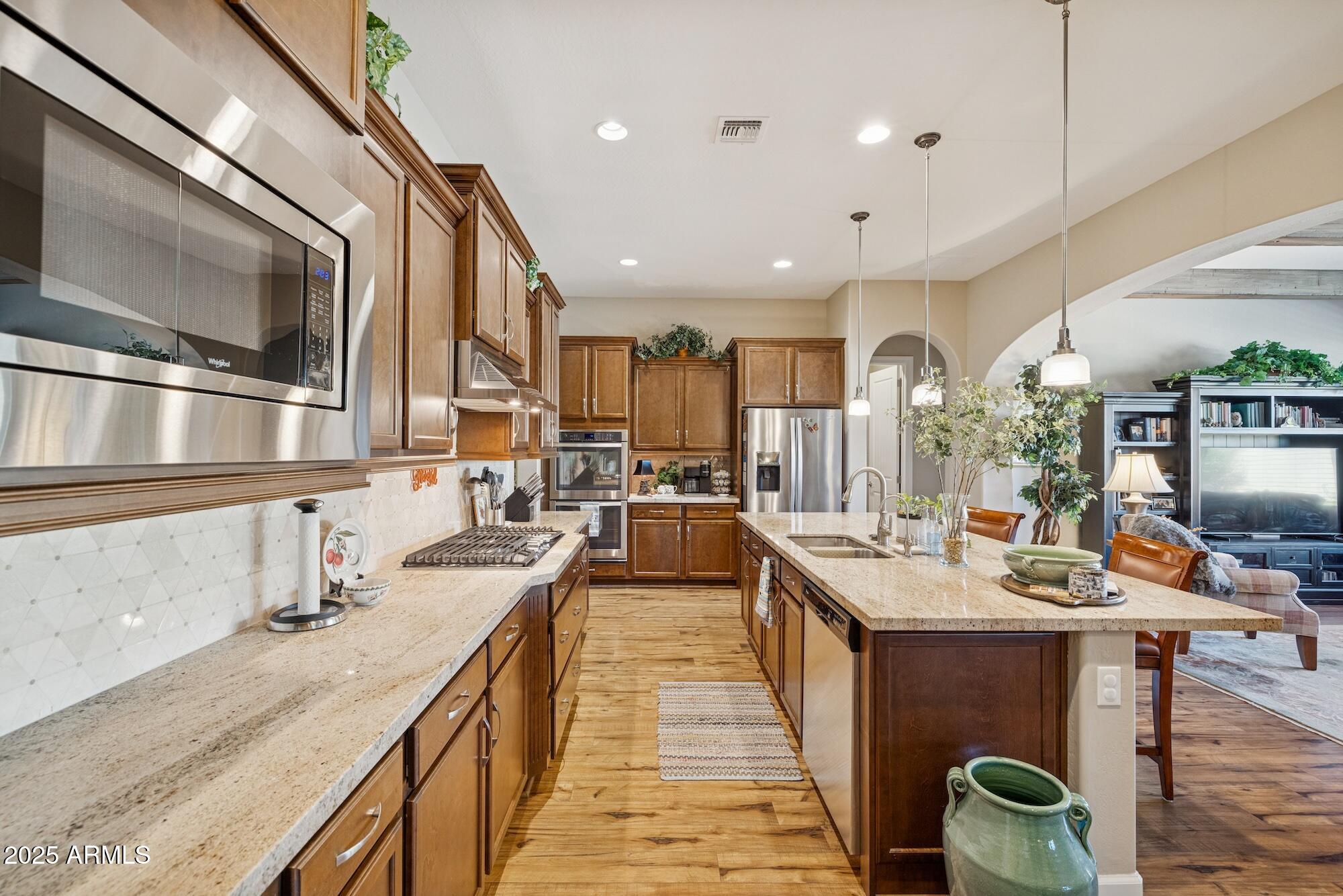 3962 E REDWOOD Place