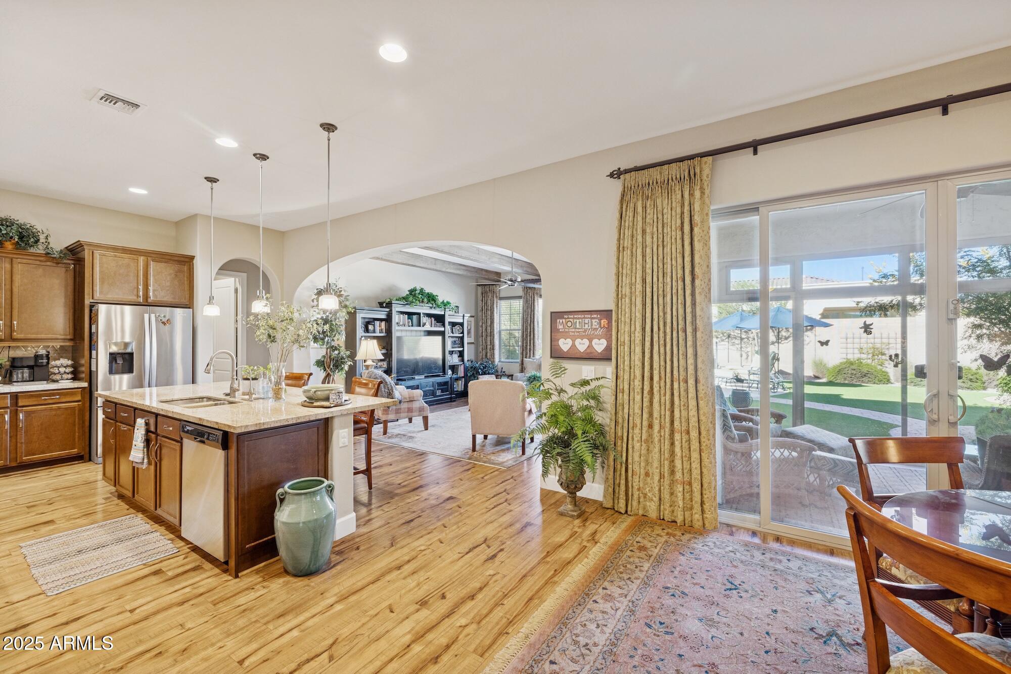 3962 E REDWOOD Place