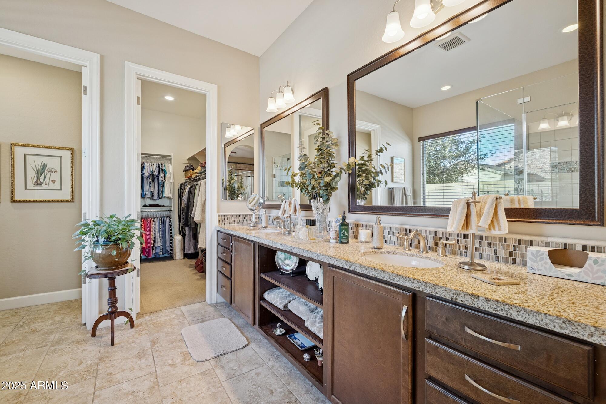 3962 E REDWOOD Place