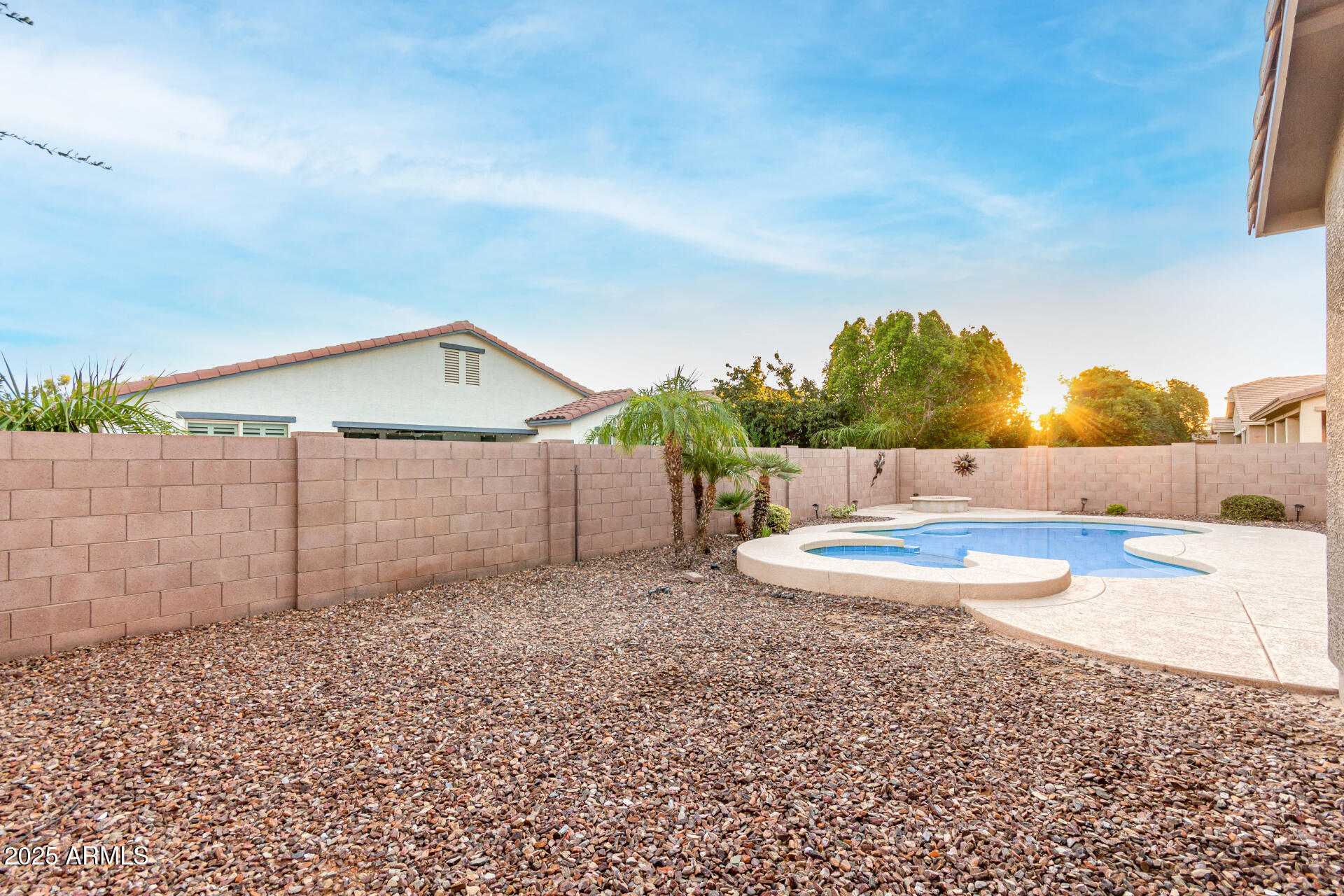 2743 E NARROWLEAF Drive