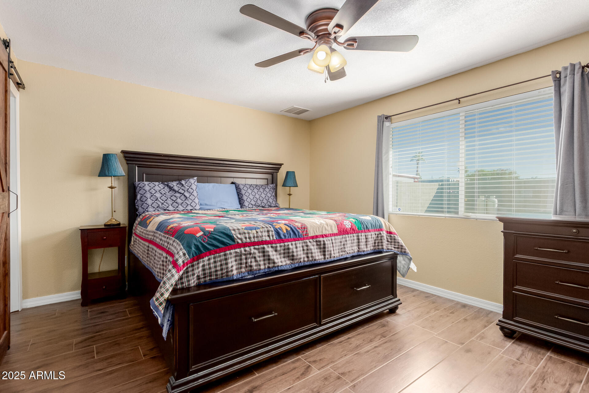 6925 W SUNNYSLOPE Lane