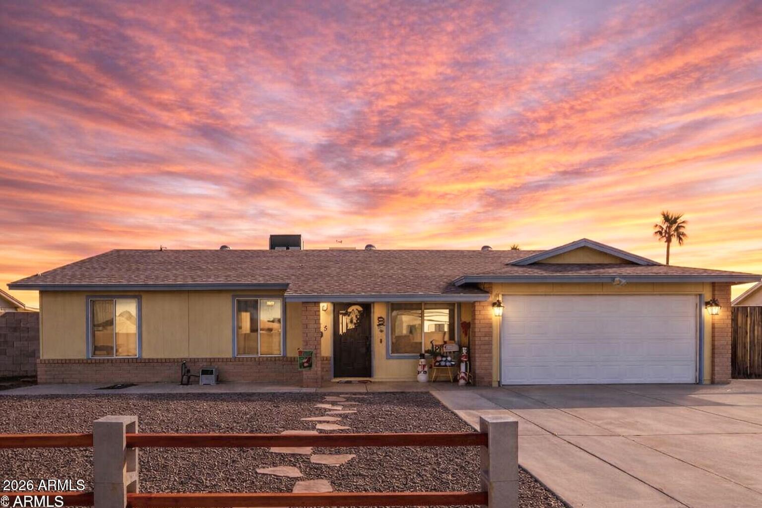 6925 W SUNNYSLOPE Lane