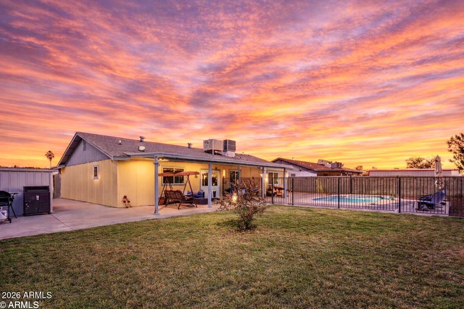 6925 W SUNNYSLOPE Lane