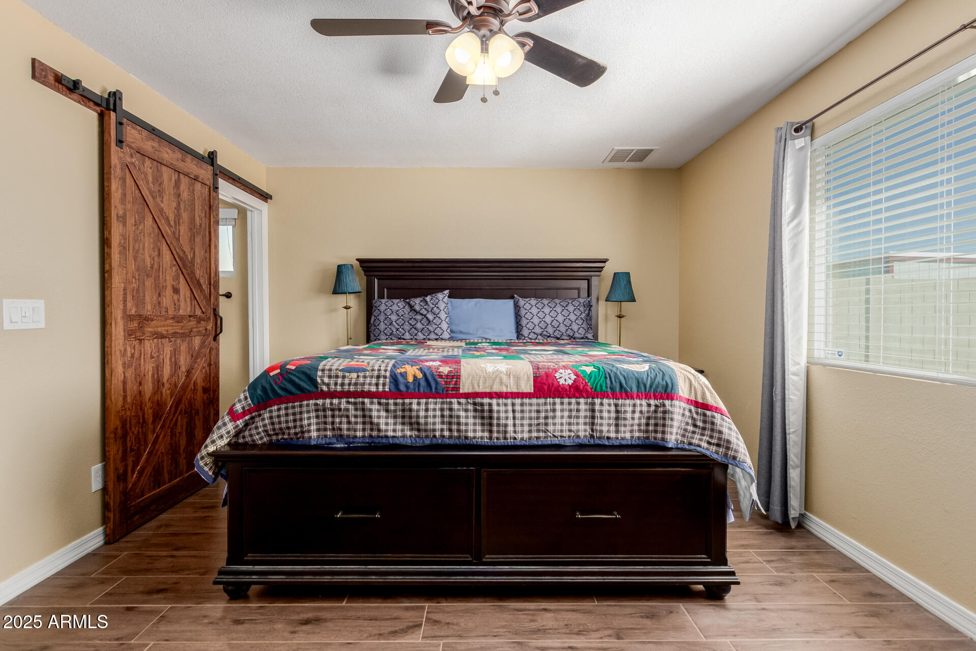 6925 W SUNNYSLOPE Lane