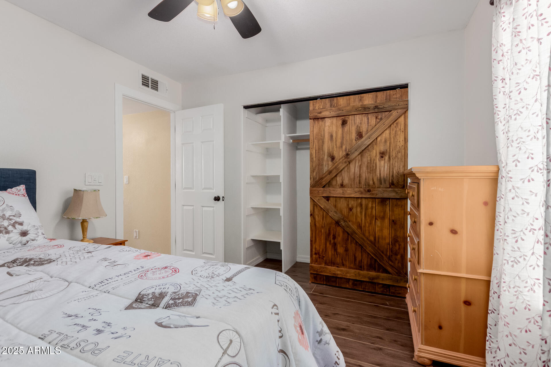 6925 W SUNNYSLOPE Lane