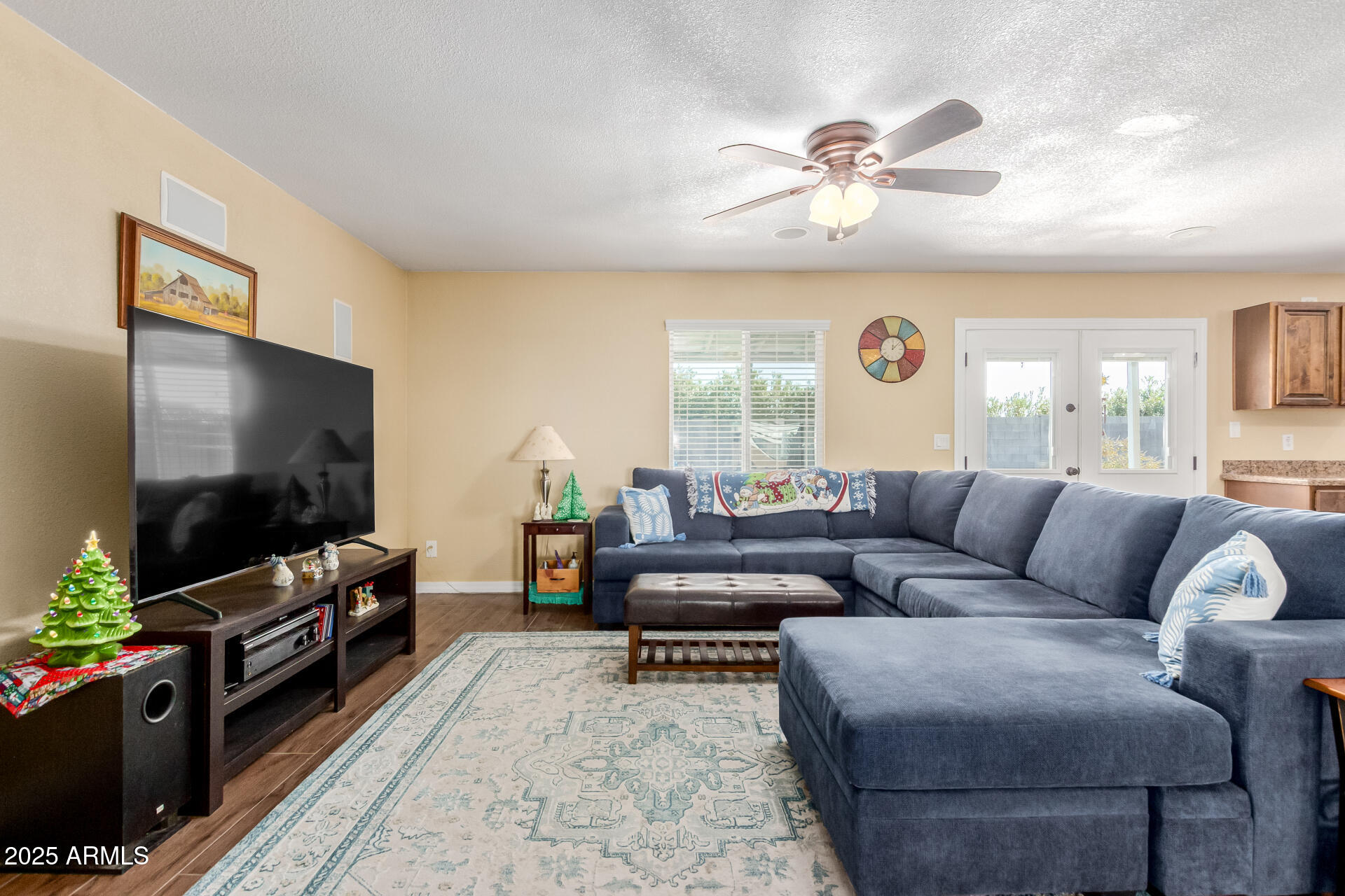 6925 W SUNNYSLOPE Lane