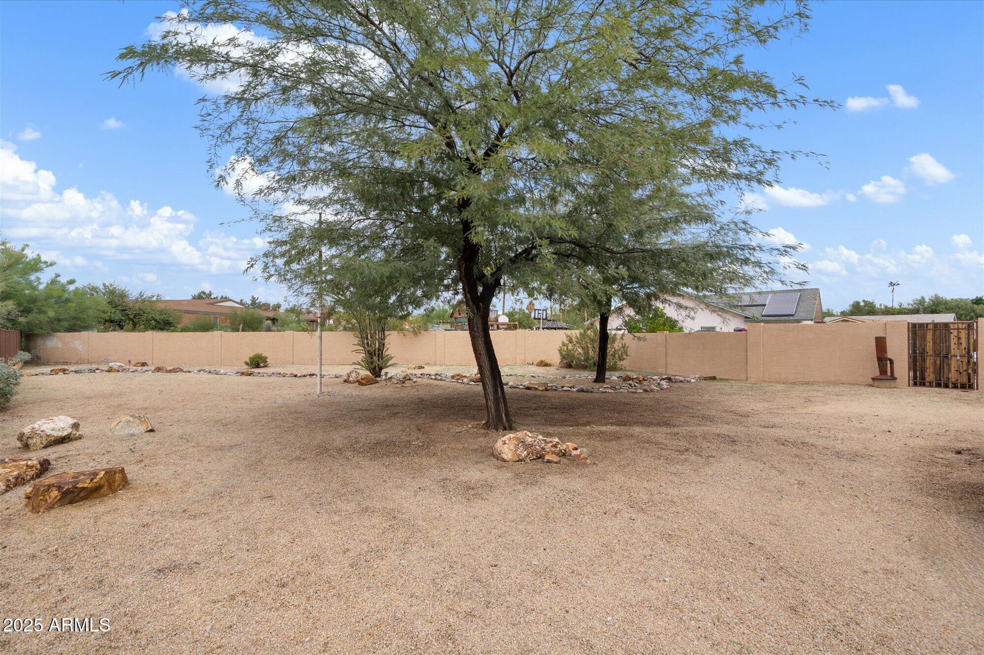 14601 N DICKENS Court