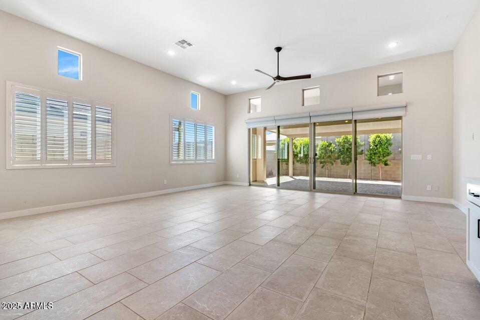 21387 W MEADOWBROOK Avenue