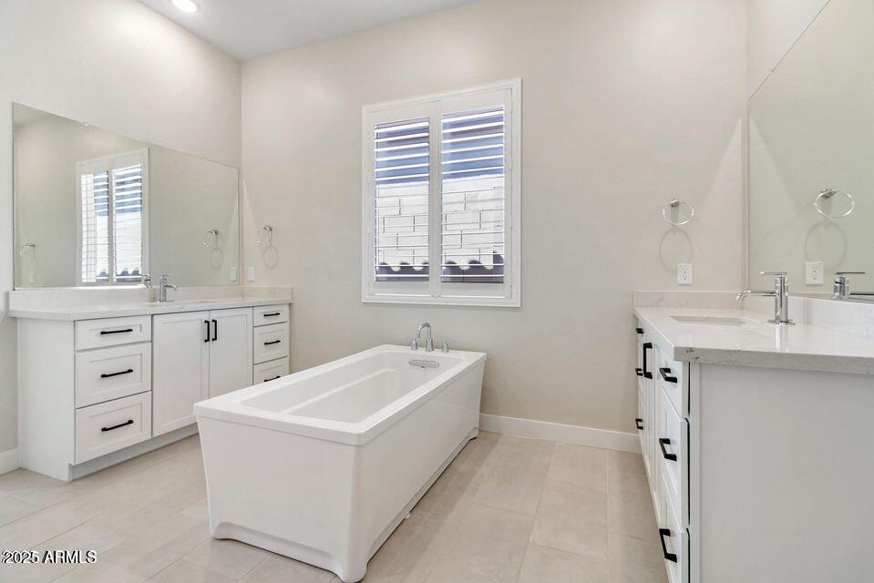 21387 W MEADOWBROOK Avenue