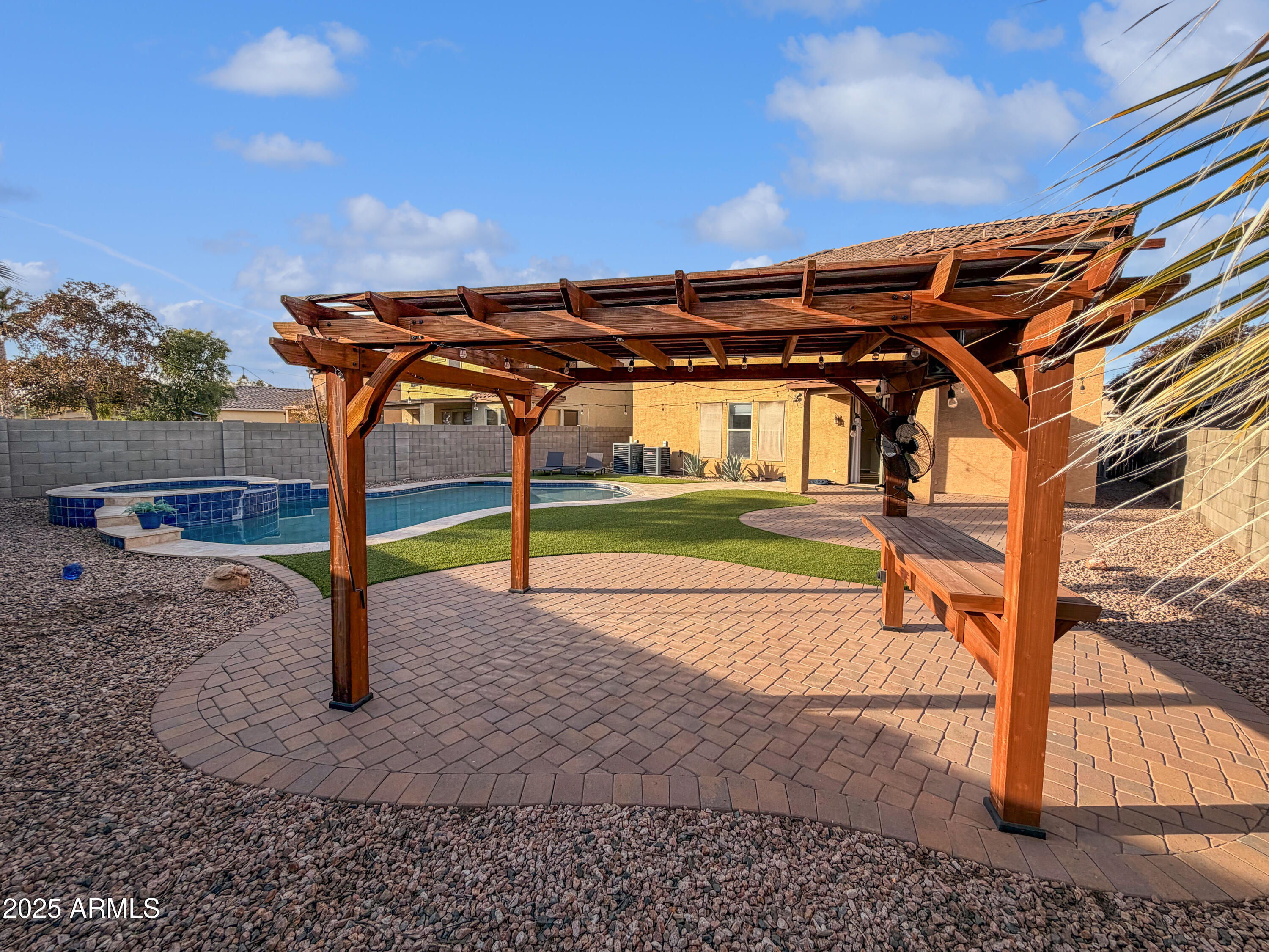 45765 W STARLIGHT Drive