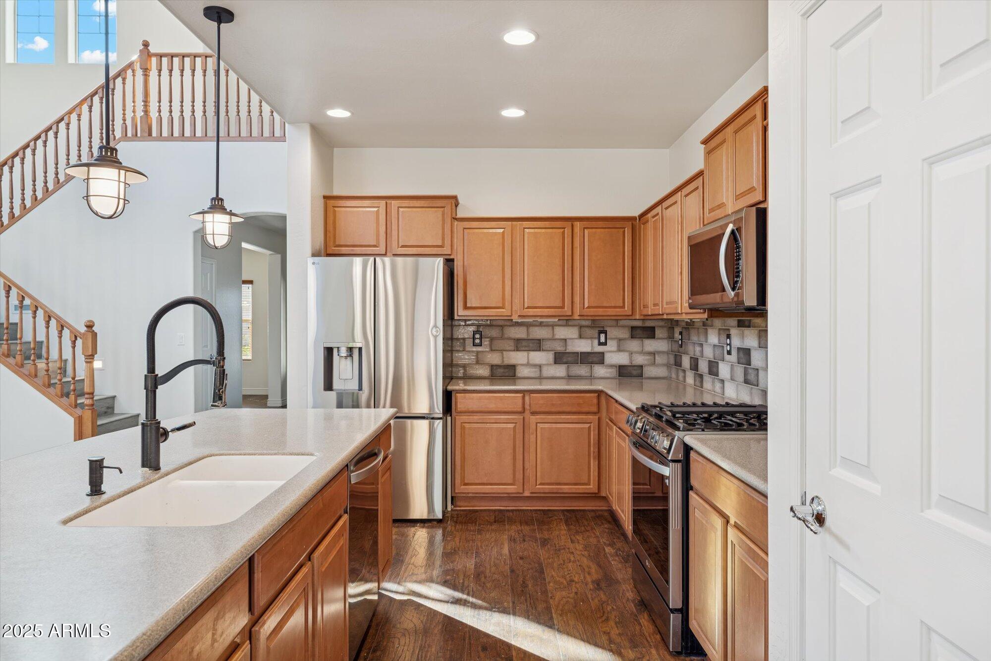 1630 W RED BIRD Road