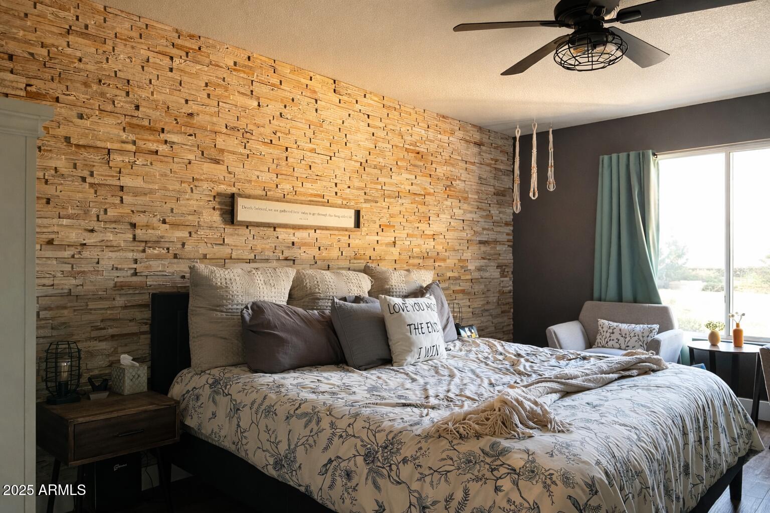 1070 E OAKLAND Street