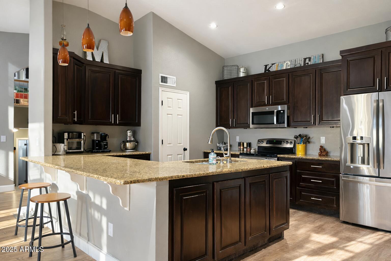 1070 E OAKLAND Street