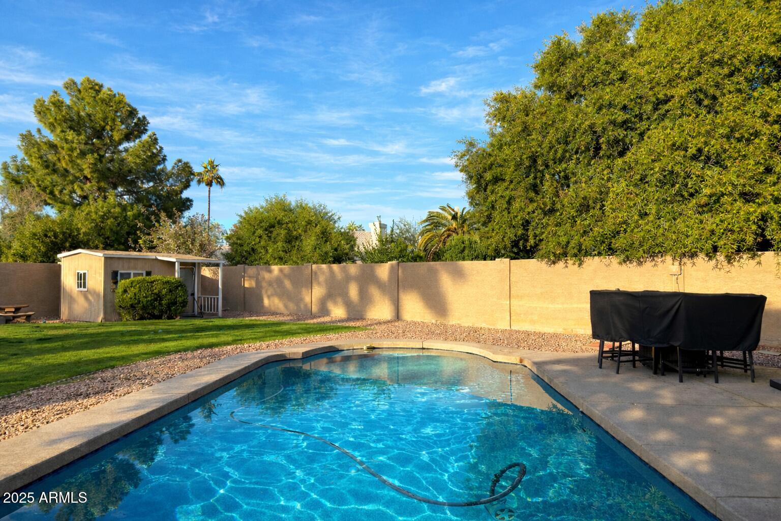 1070 E OAKLAND Street