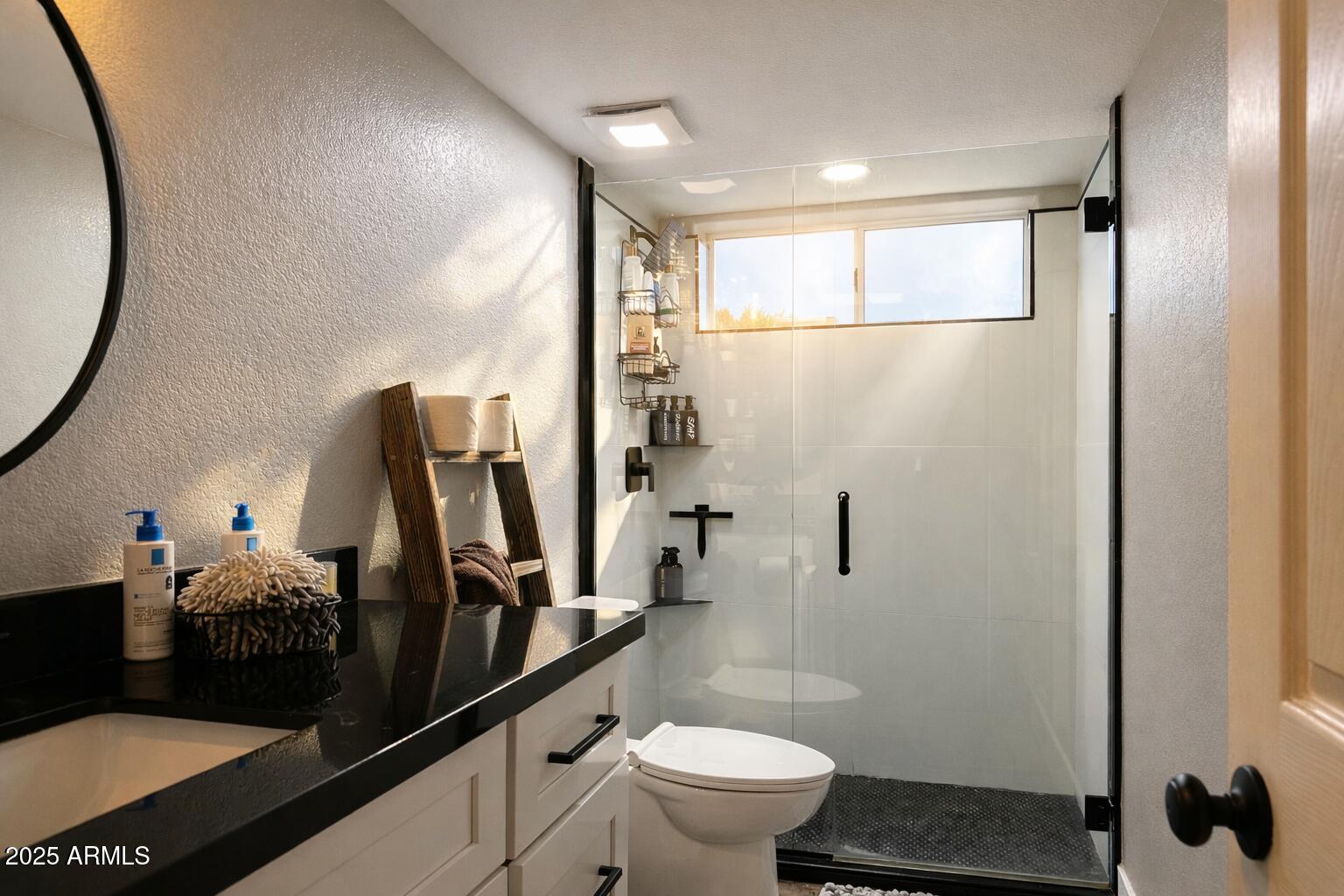 1070 E OAKLAND Street