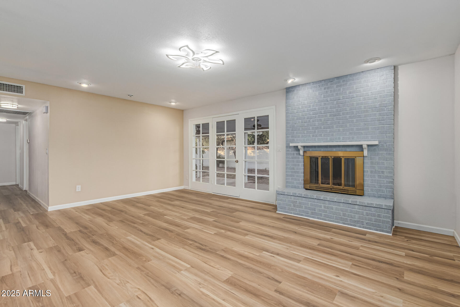 1232 E MCLELLAN Road