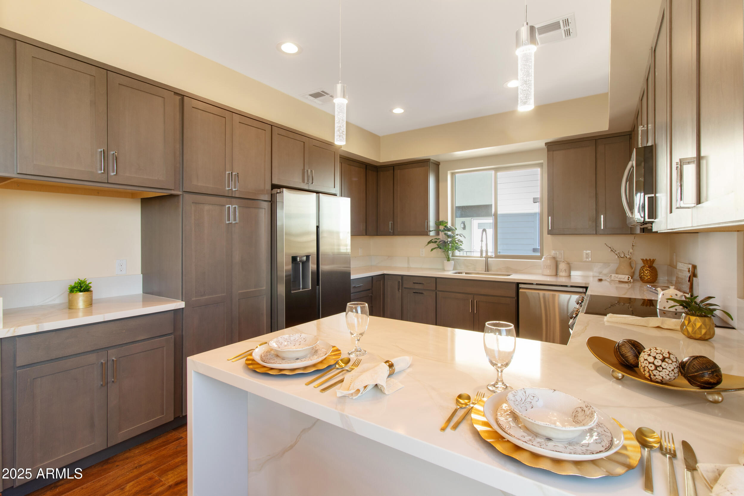 2014 W LAWRENCE Road