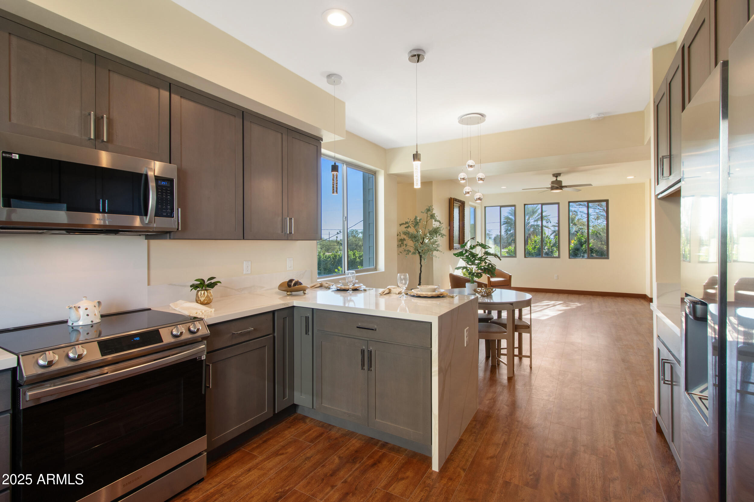 2014 W LAWRENCE Road