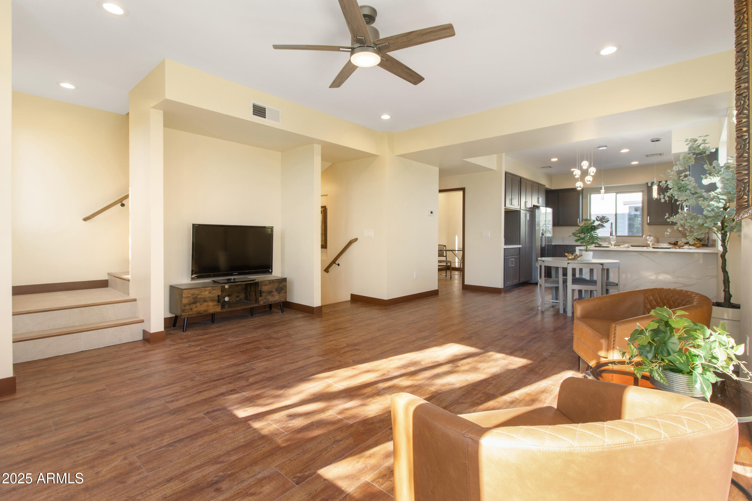 2014 W LAWRENCE Road