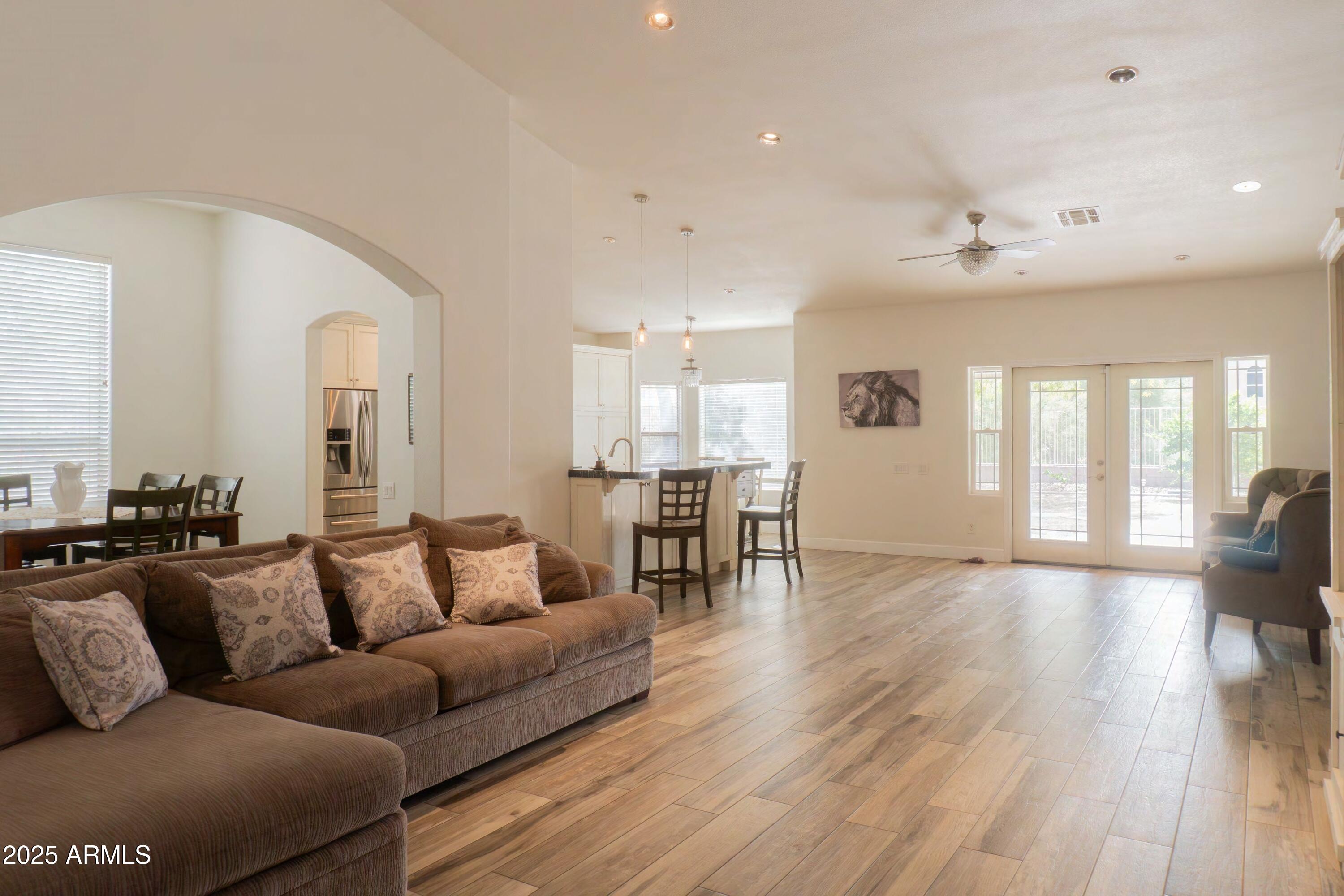 4933 E CRIMSON Terrace