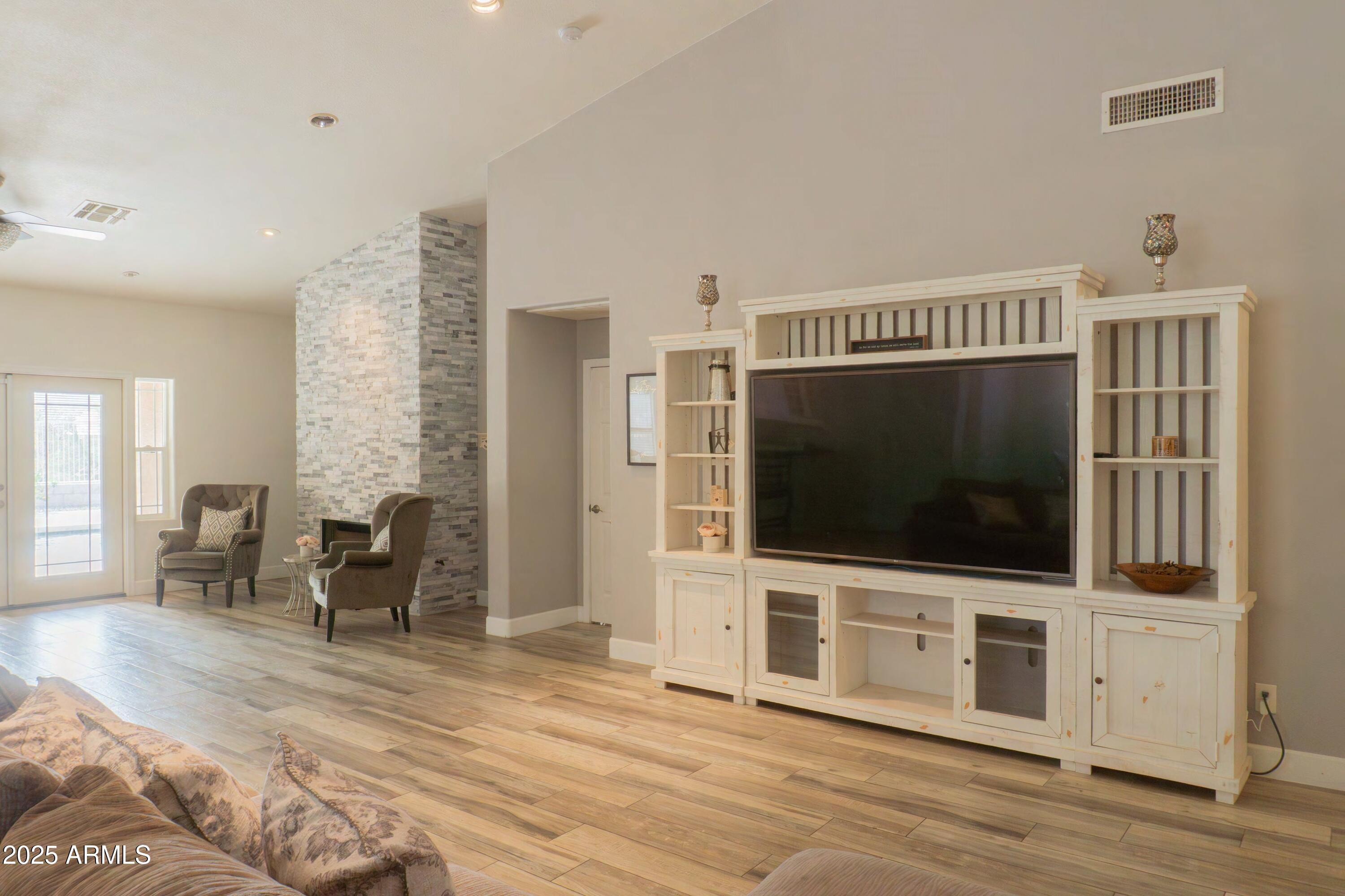 4933 E CRIMSON Terrace