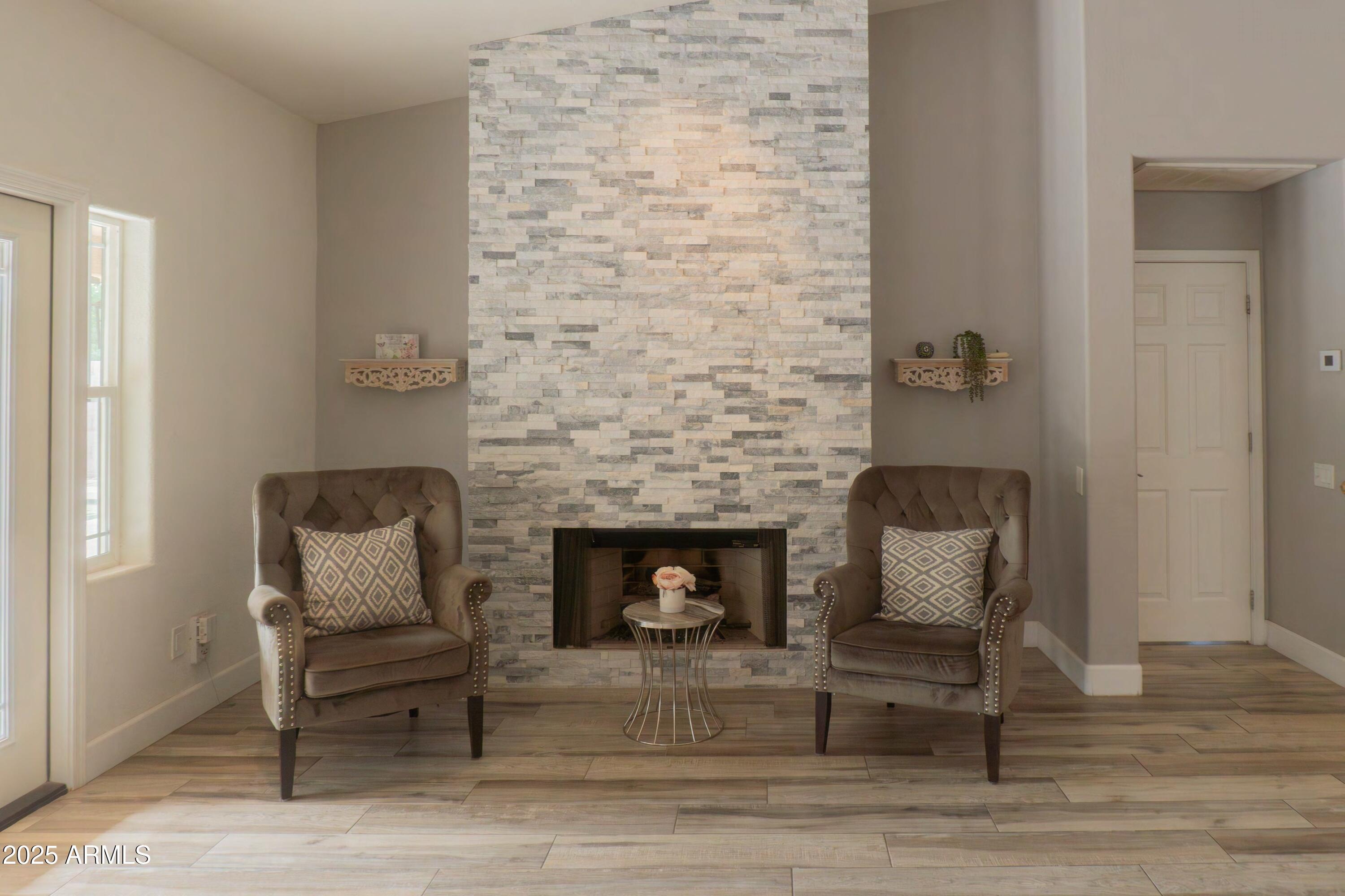 4933 E CRIMSON Terrace