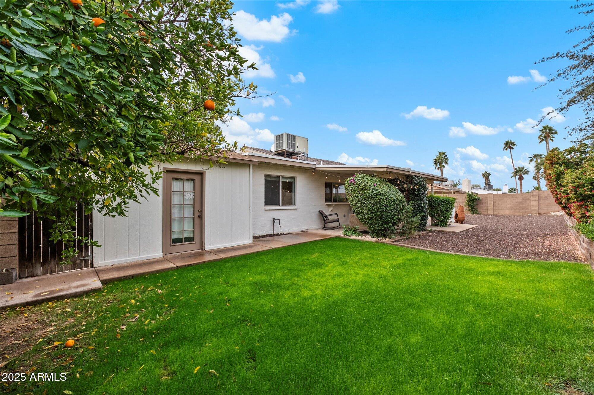 5330 E WINCHCOMB Drive