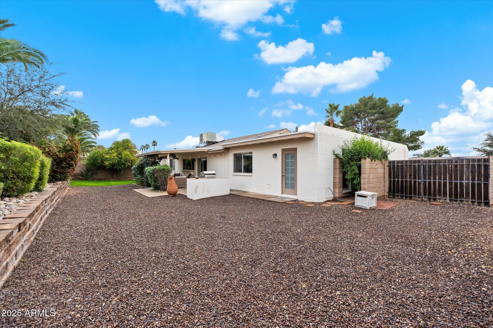 5330 E WINCHCOMB Drive