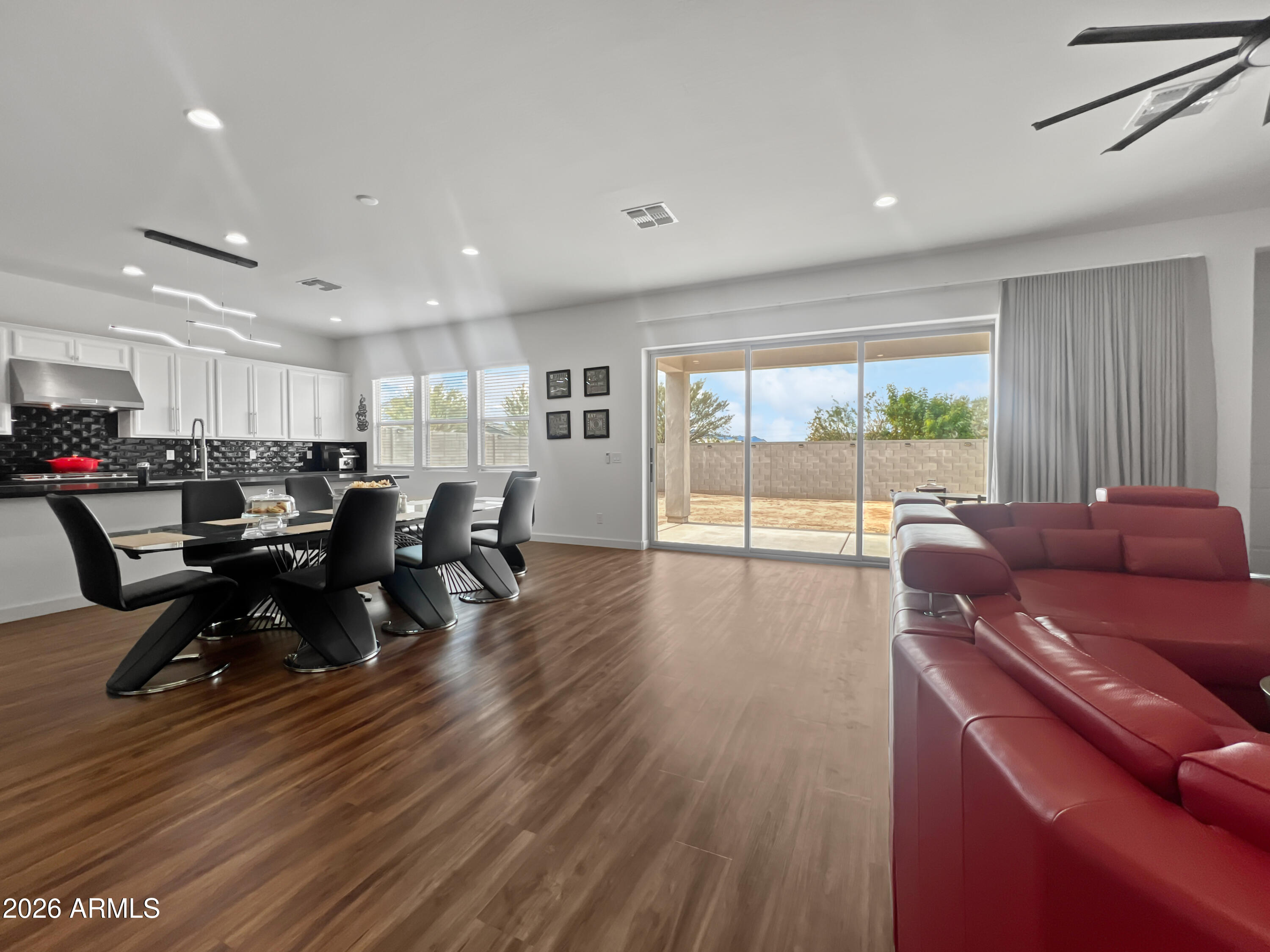 35678 N GEMSTONE Way