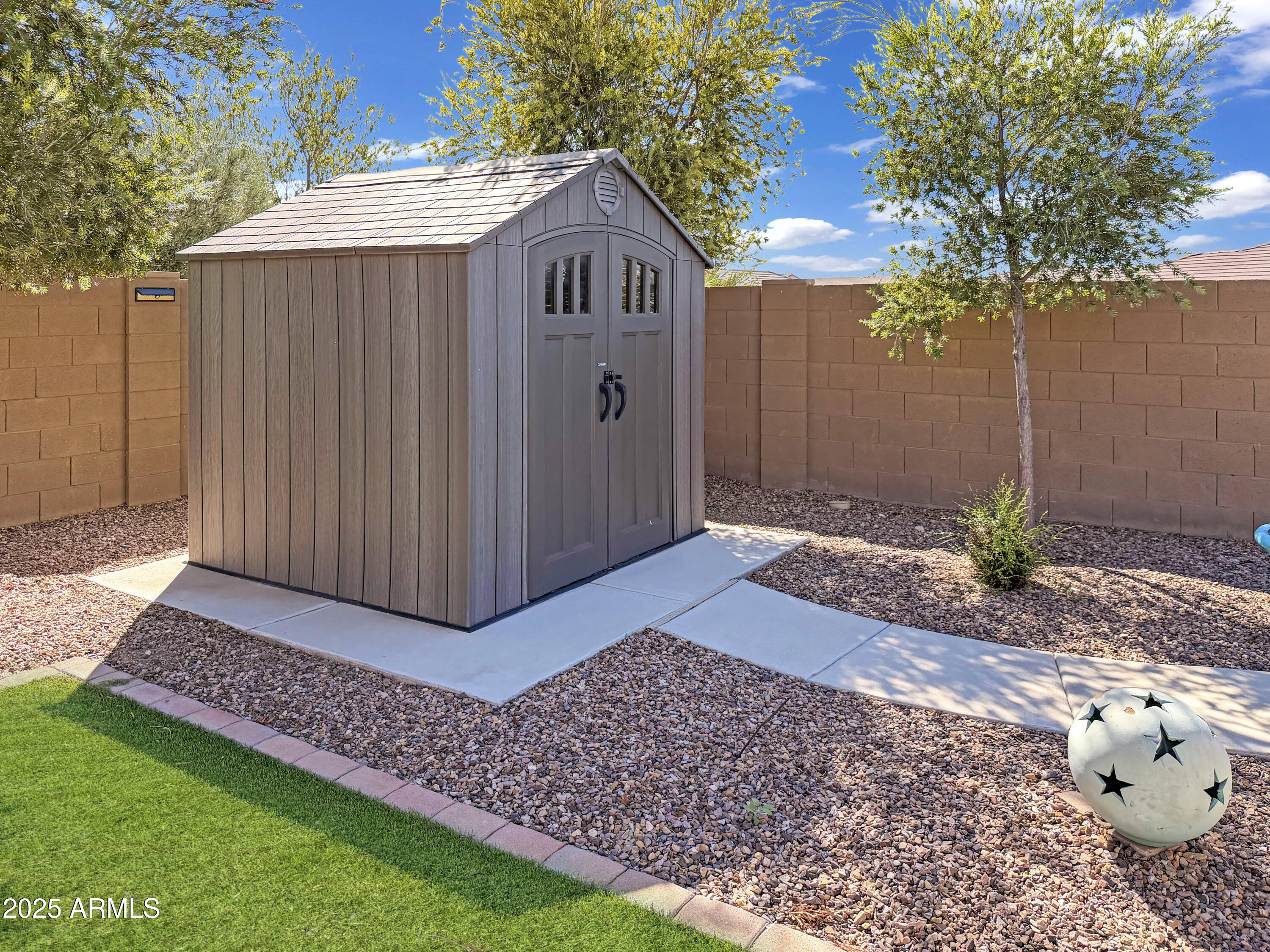 3848 N HUNTINGTON Drive