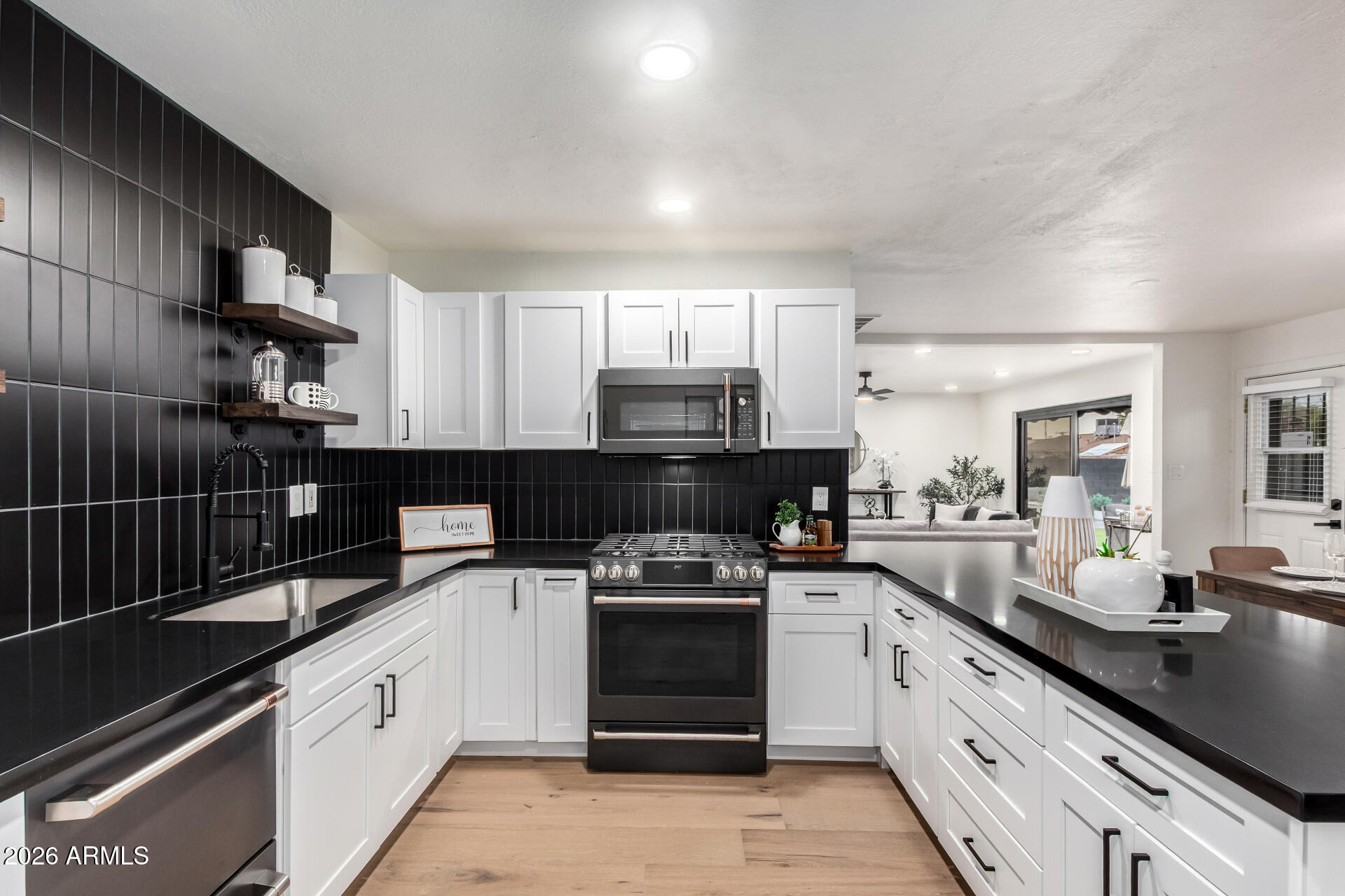 8252 E HEATHERBRAE Avenue