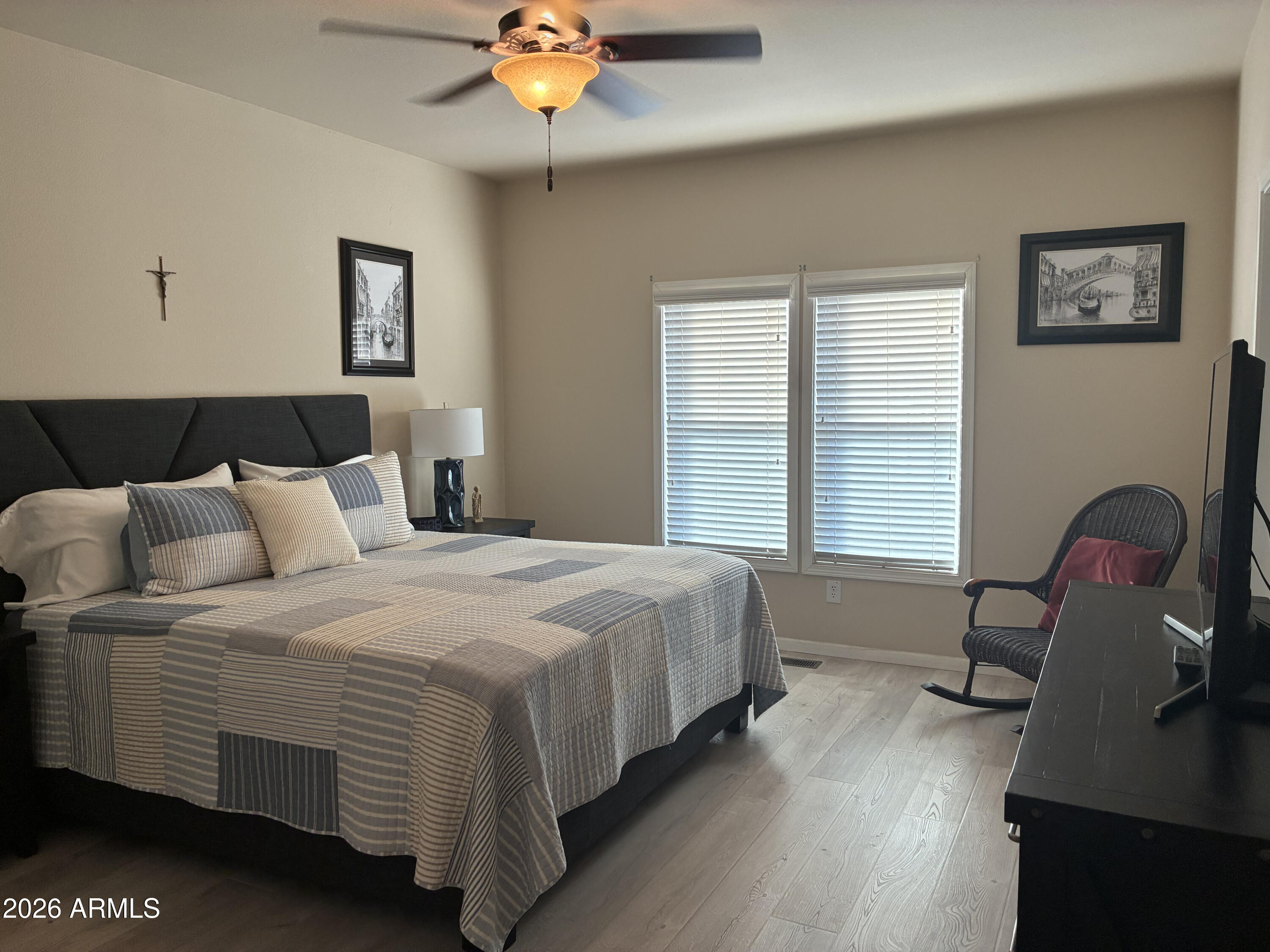 2000 S APACHE Road 40