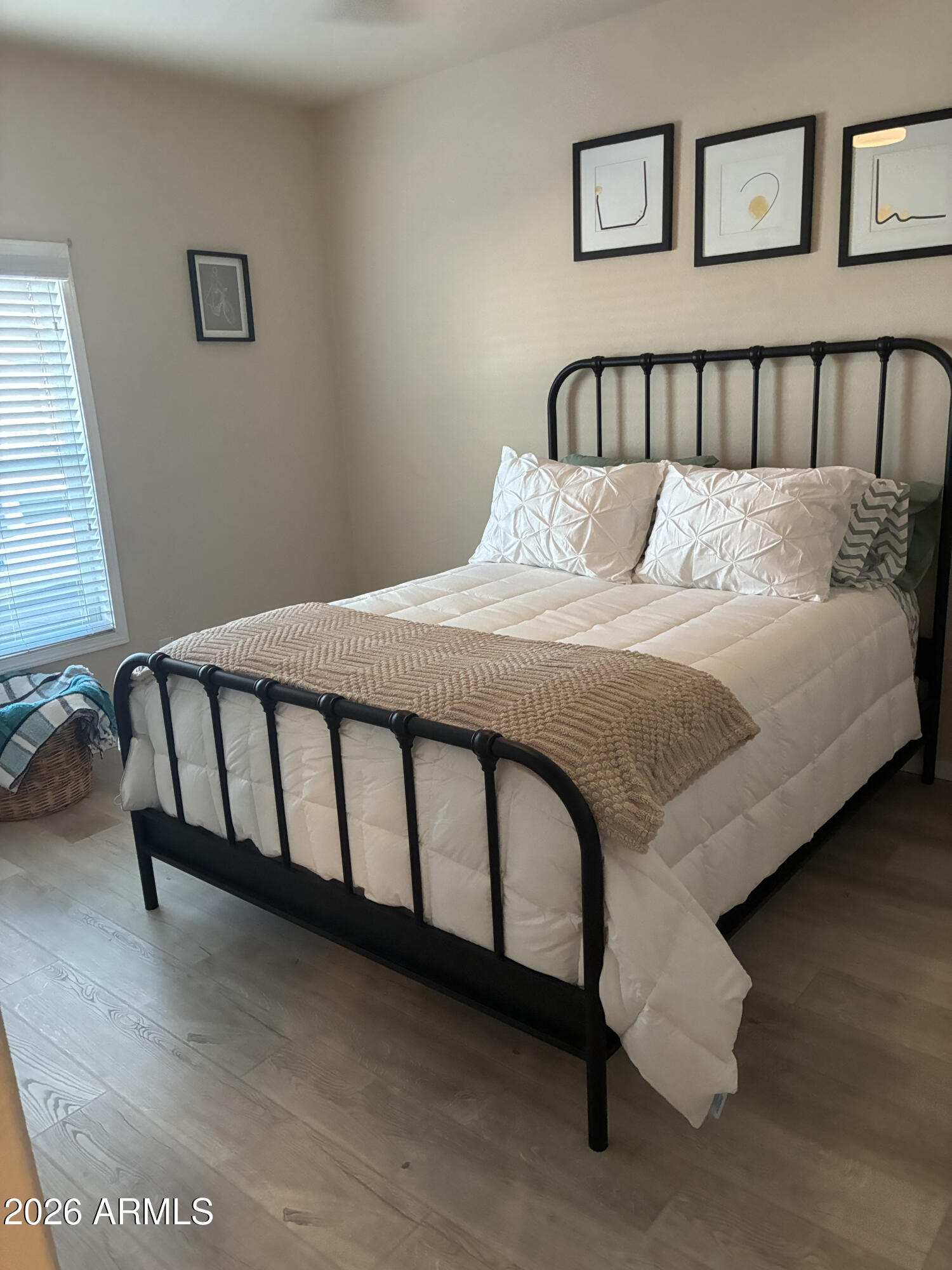 2000 S APACHE Road 40