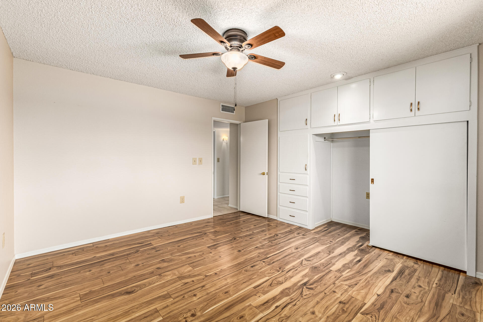 10439 W KINGSWOOD Circle