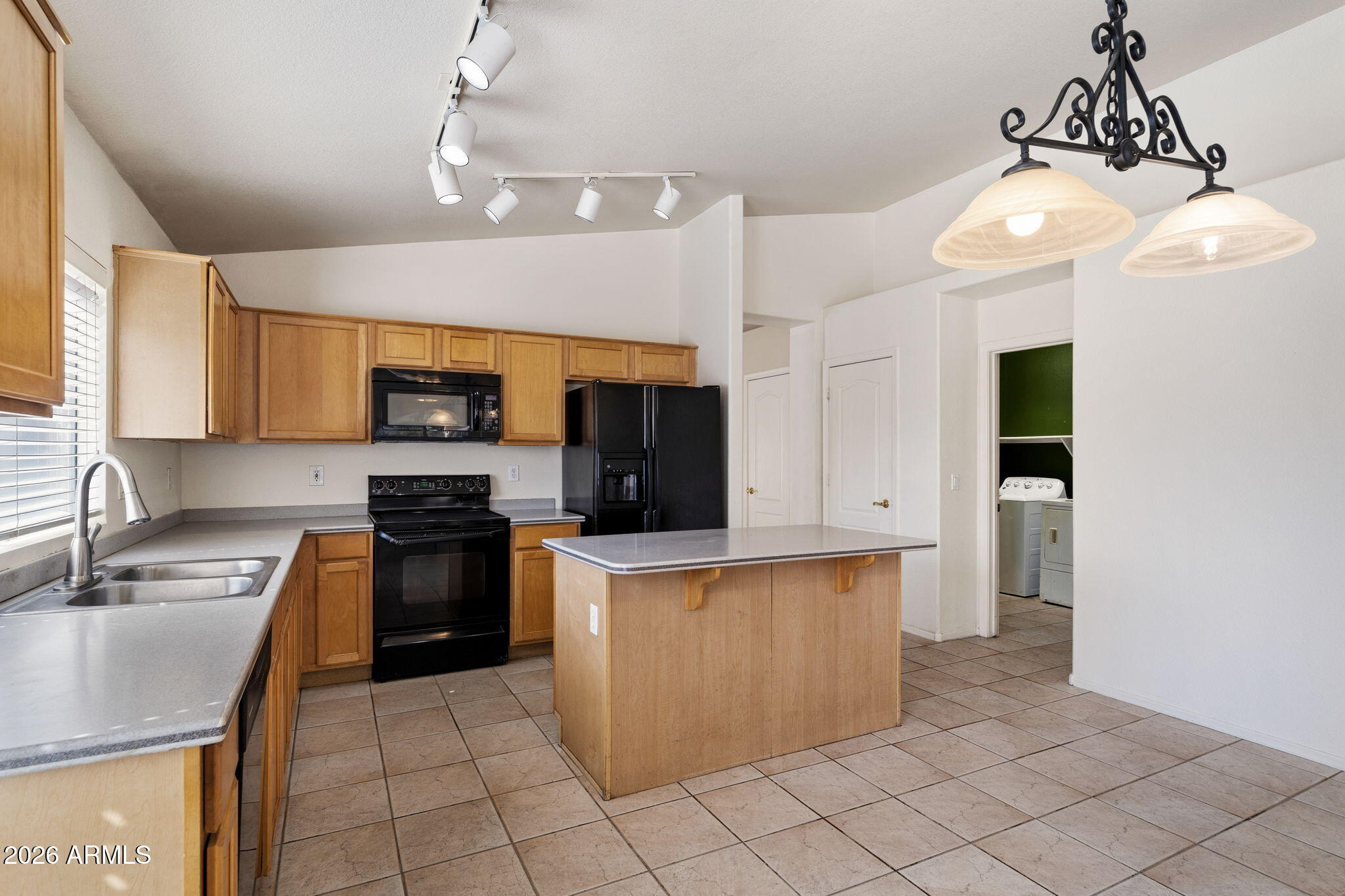 2415 S COMPTON