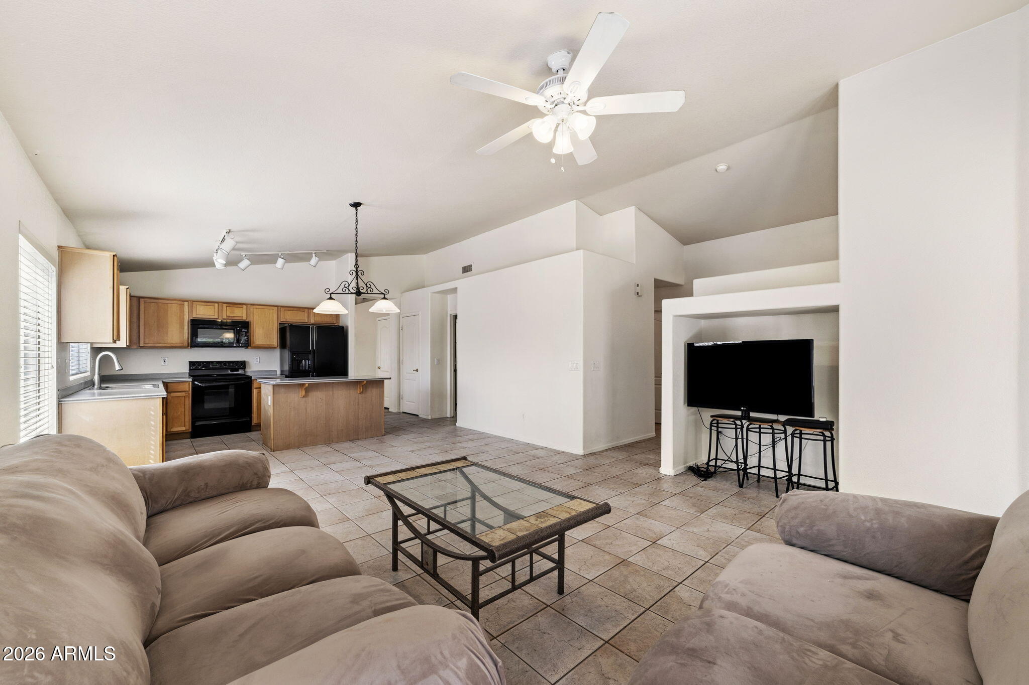 2415 S COMPTON