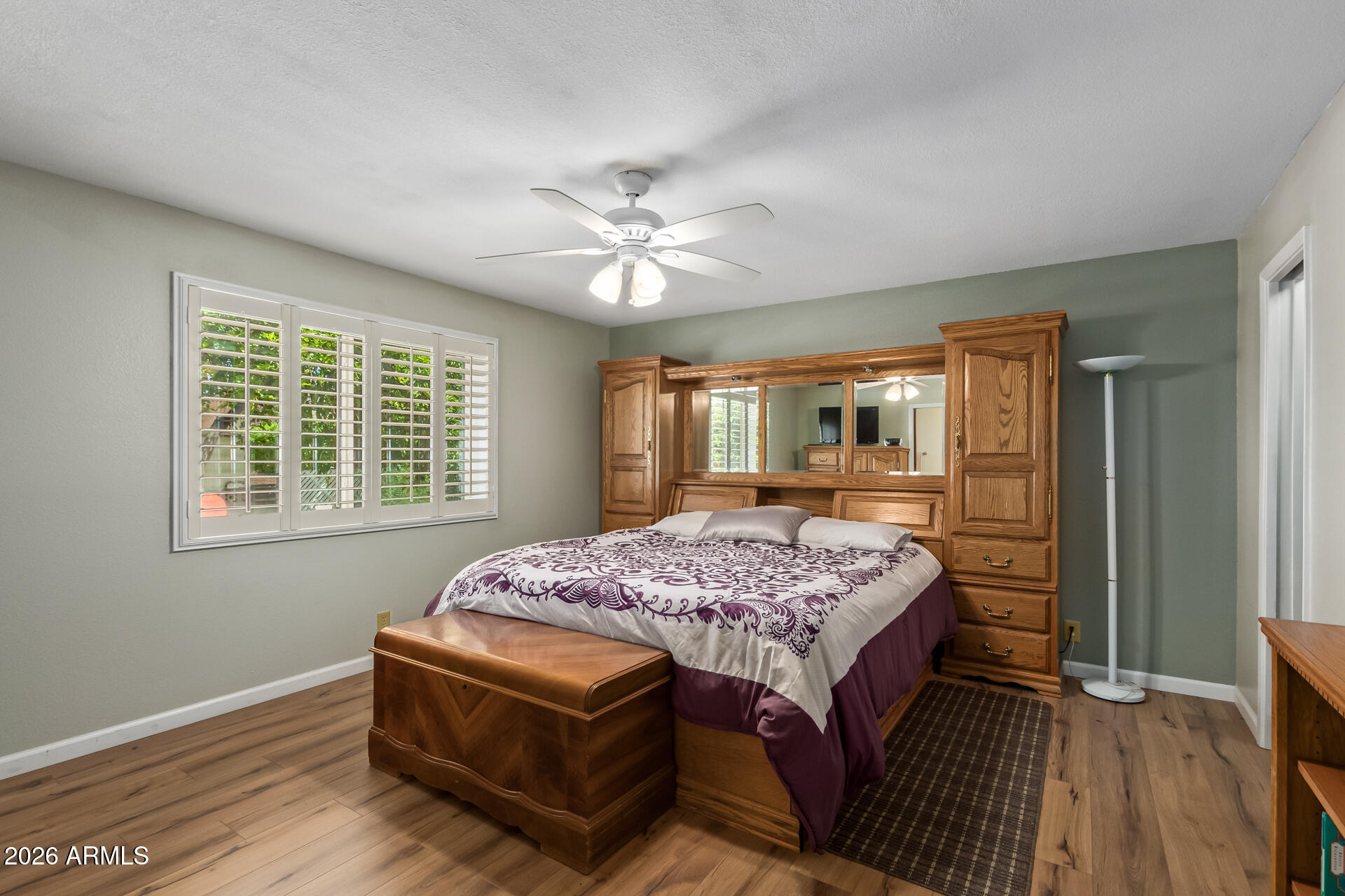 4712 E CRESCENT Avenue