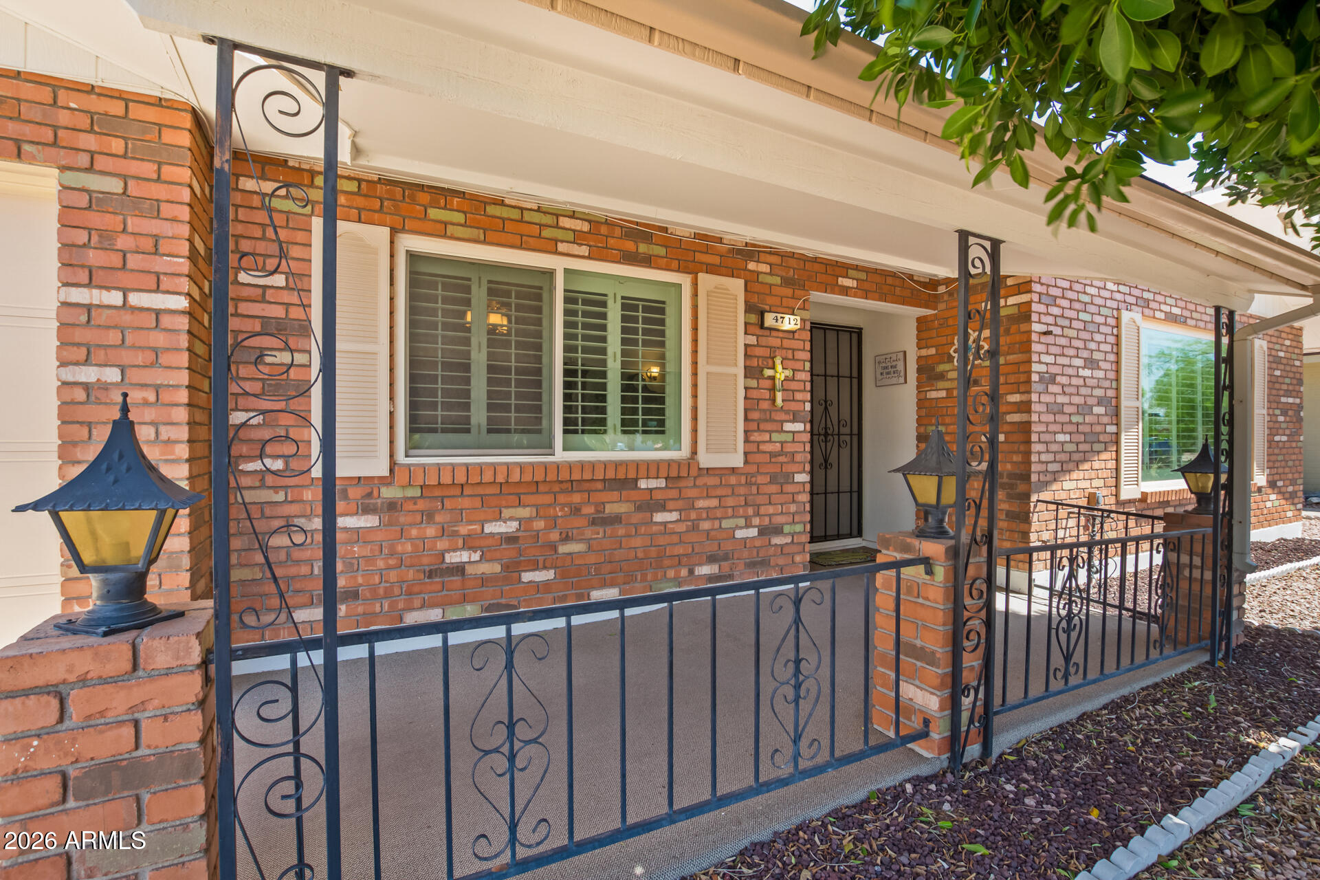 4712 E CRESCENT Avenue