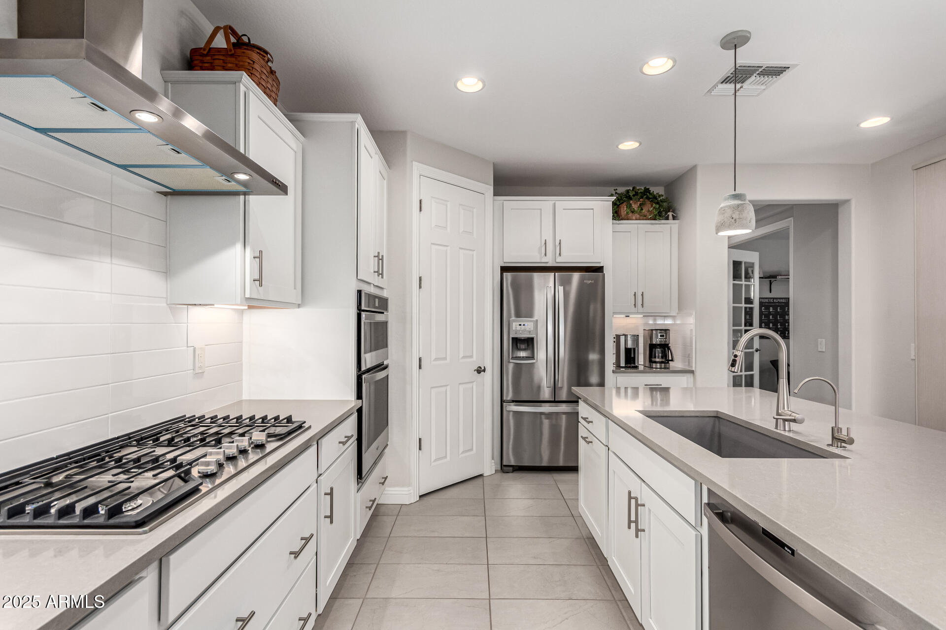 4138 N HAWTHORN Drive