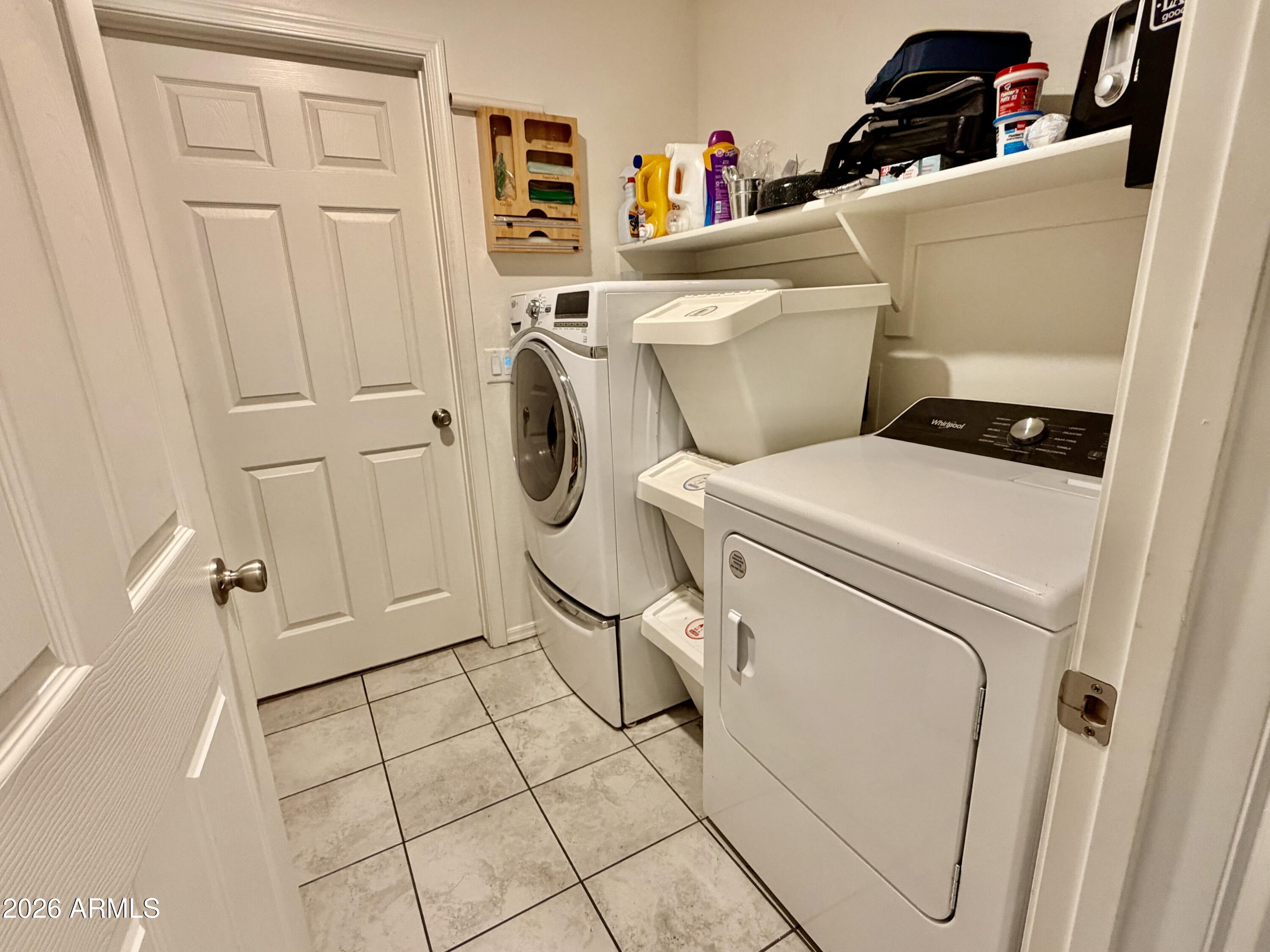 1553 E ELEGANTE Drive