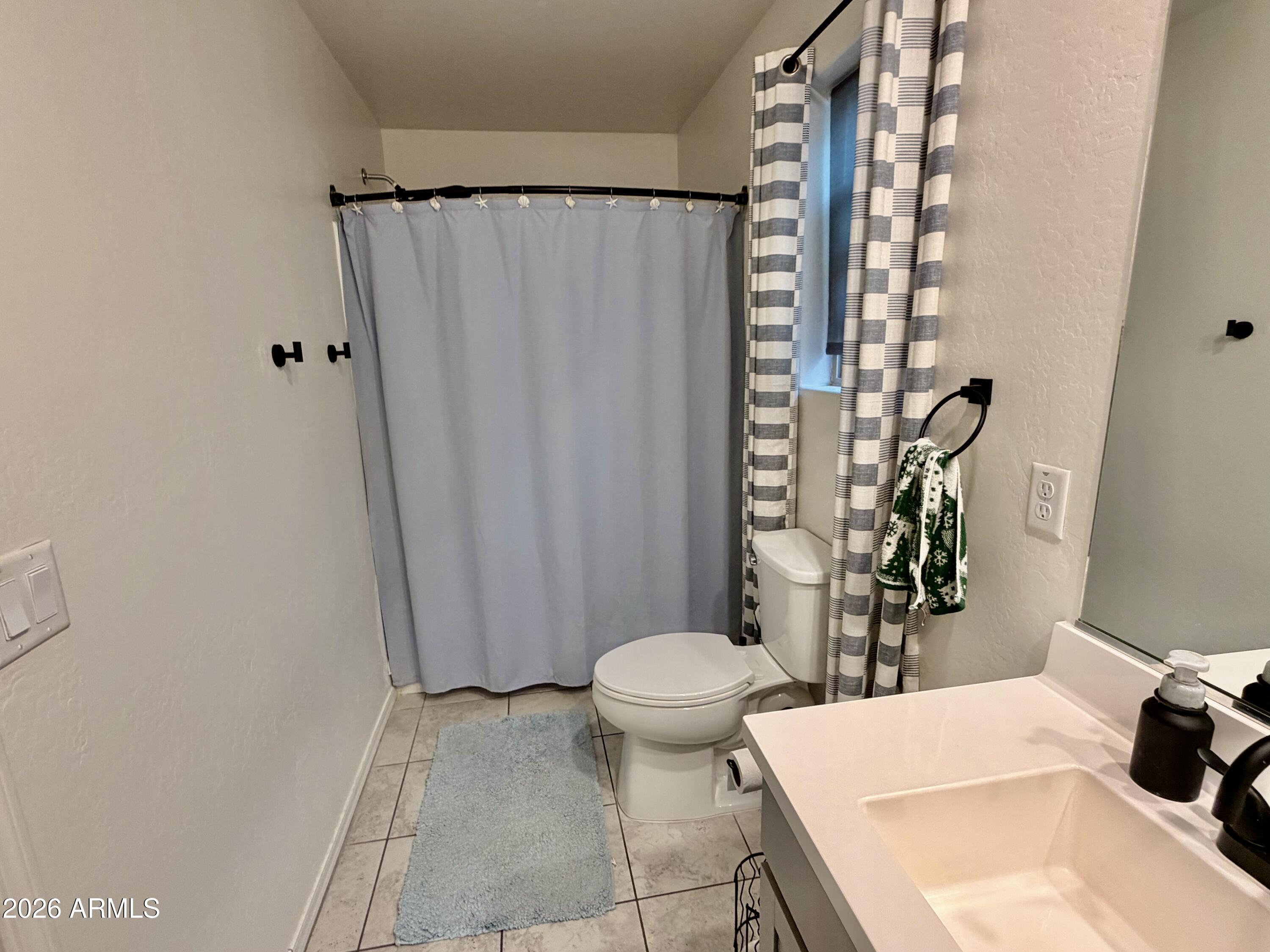 1553 E ELEGANTE Drive