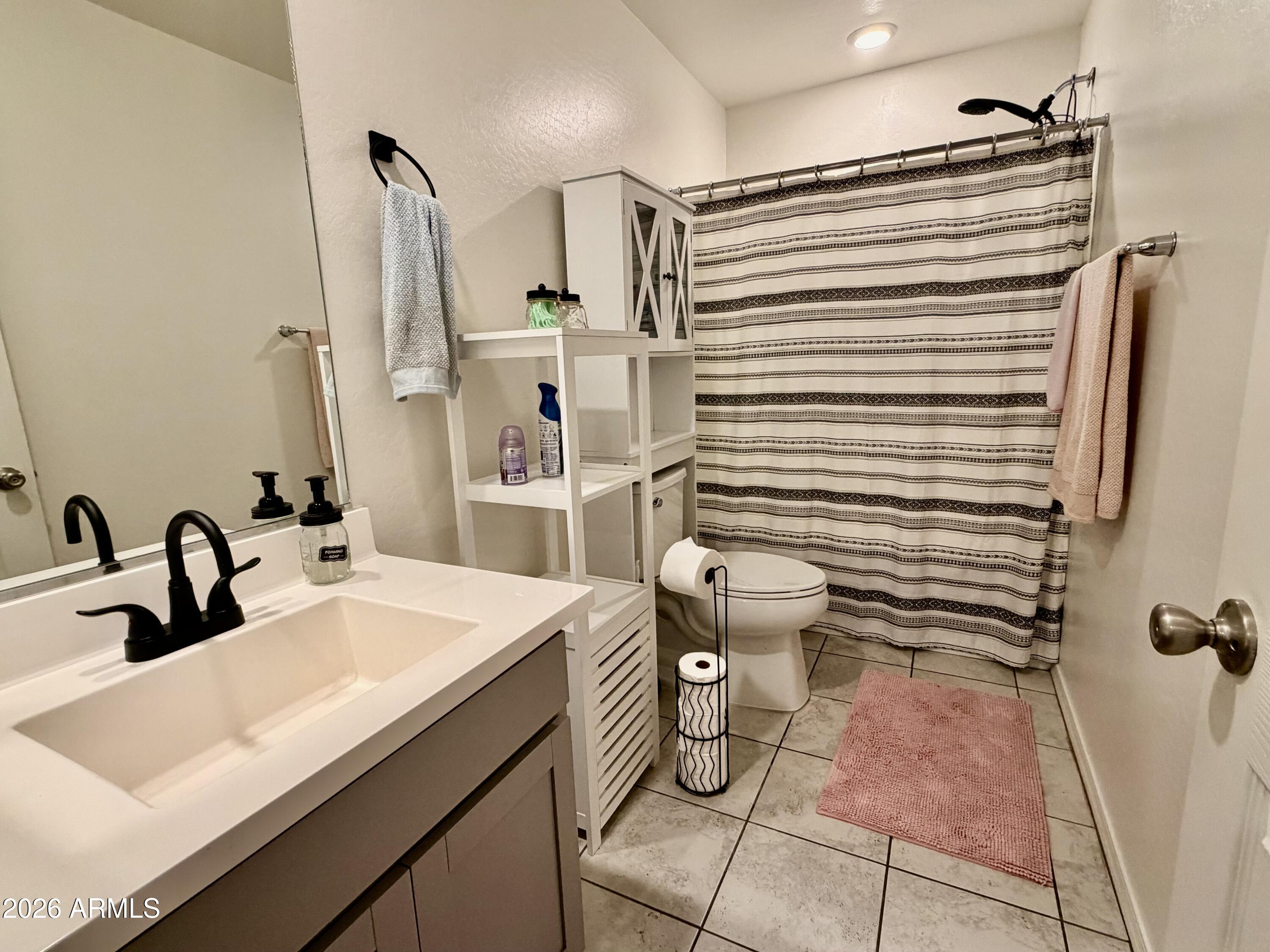 1553 E ELEGANTE Drive