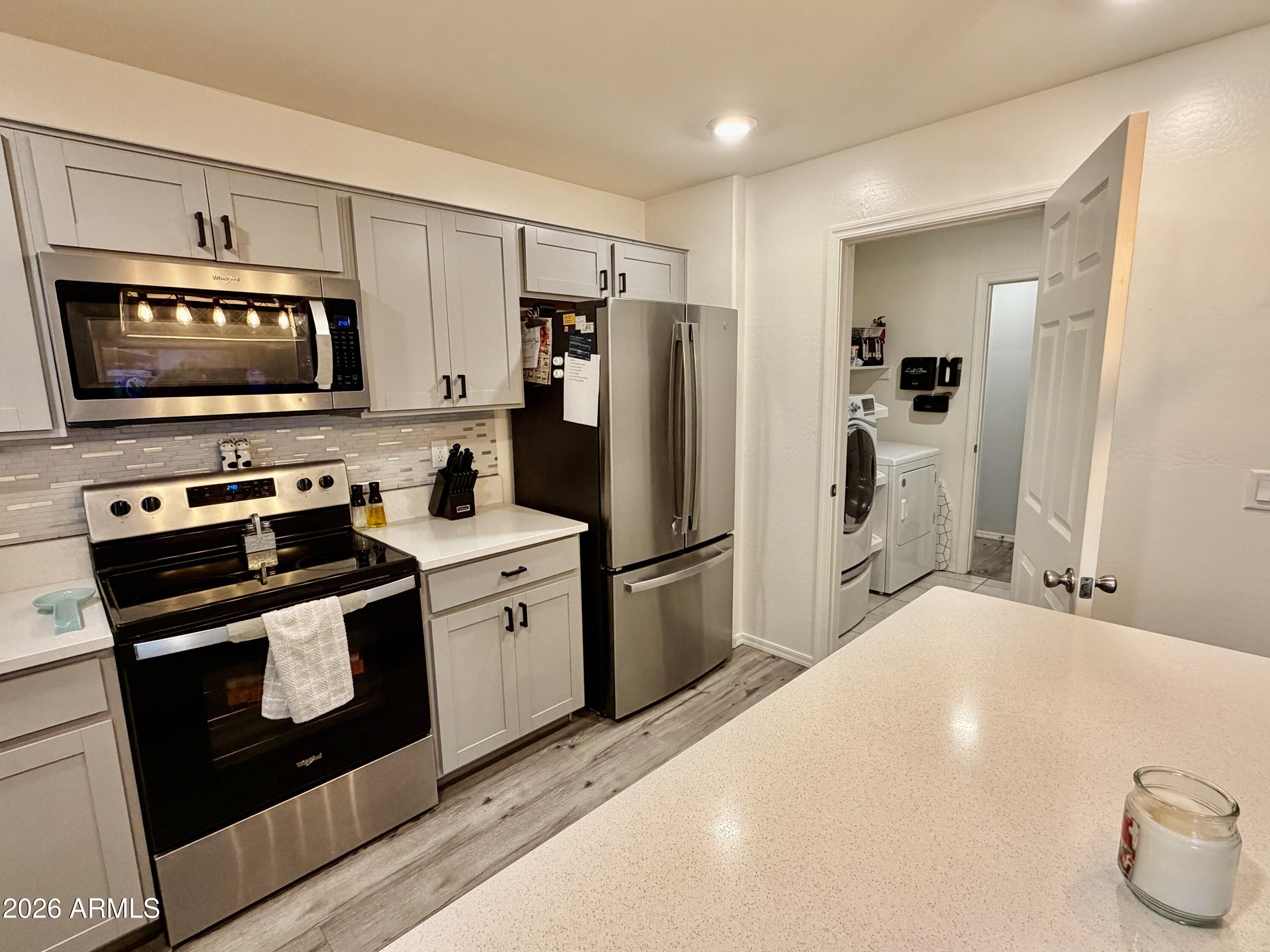 1553 E ELEGANTE Drive